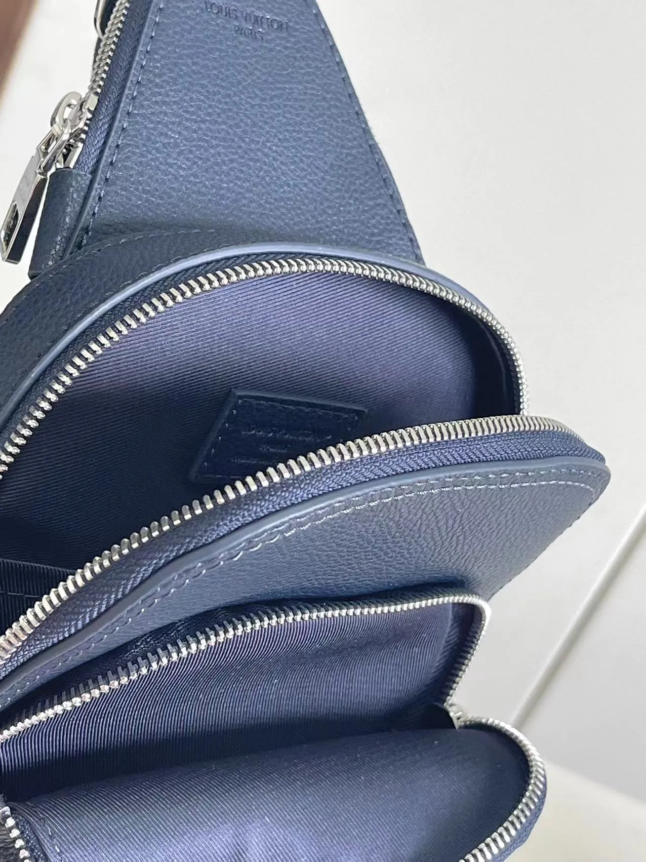 Louis Vuitton Avenue Slingbag PM M15269 - 图片 10