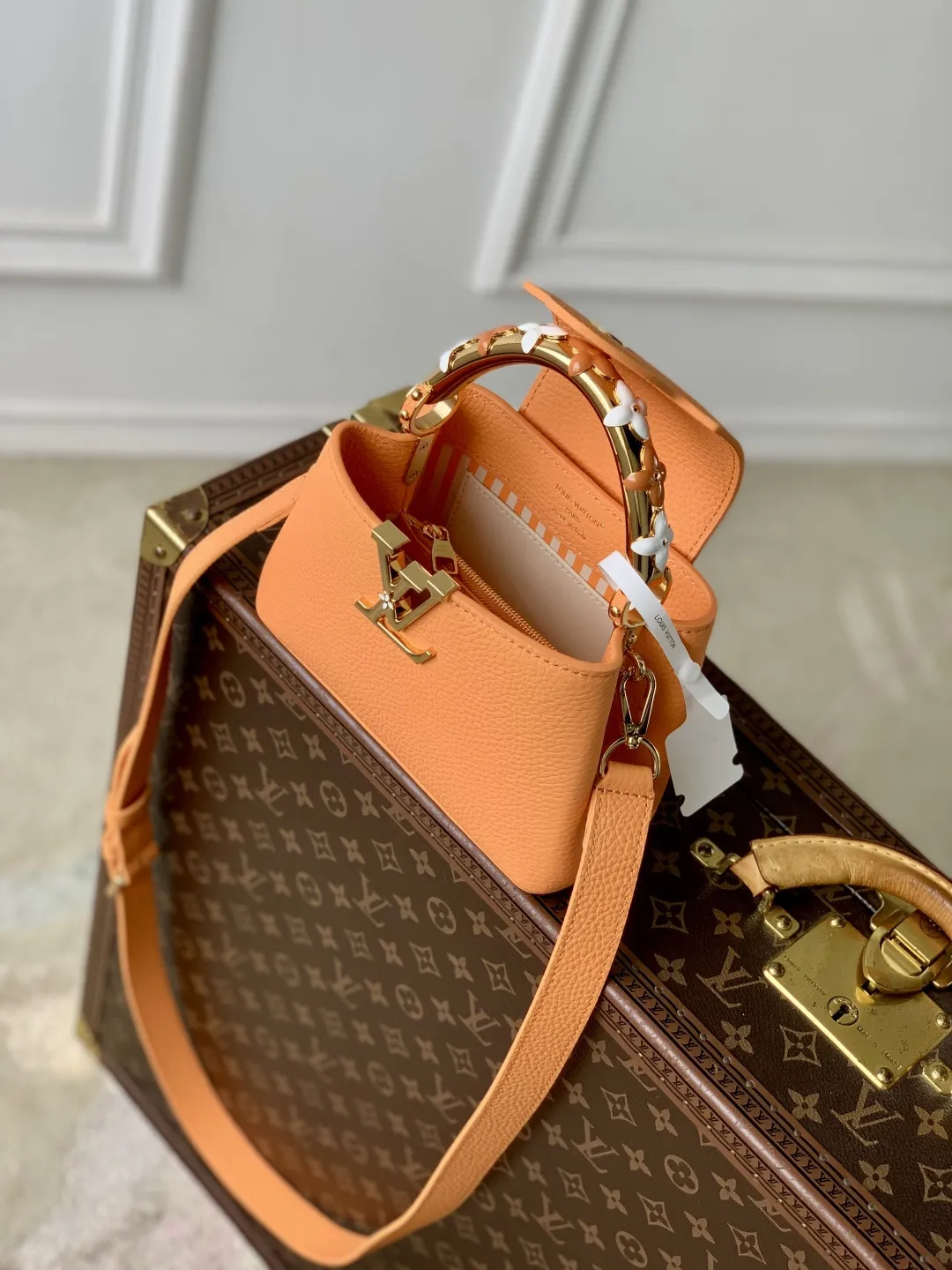 Alternative view of Louis Vuitton Capucines Mini M14396