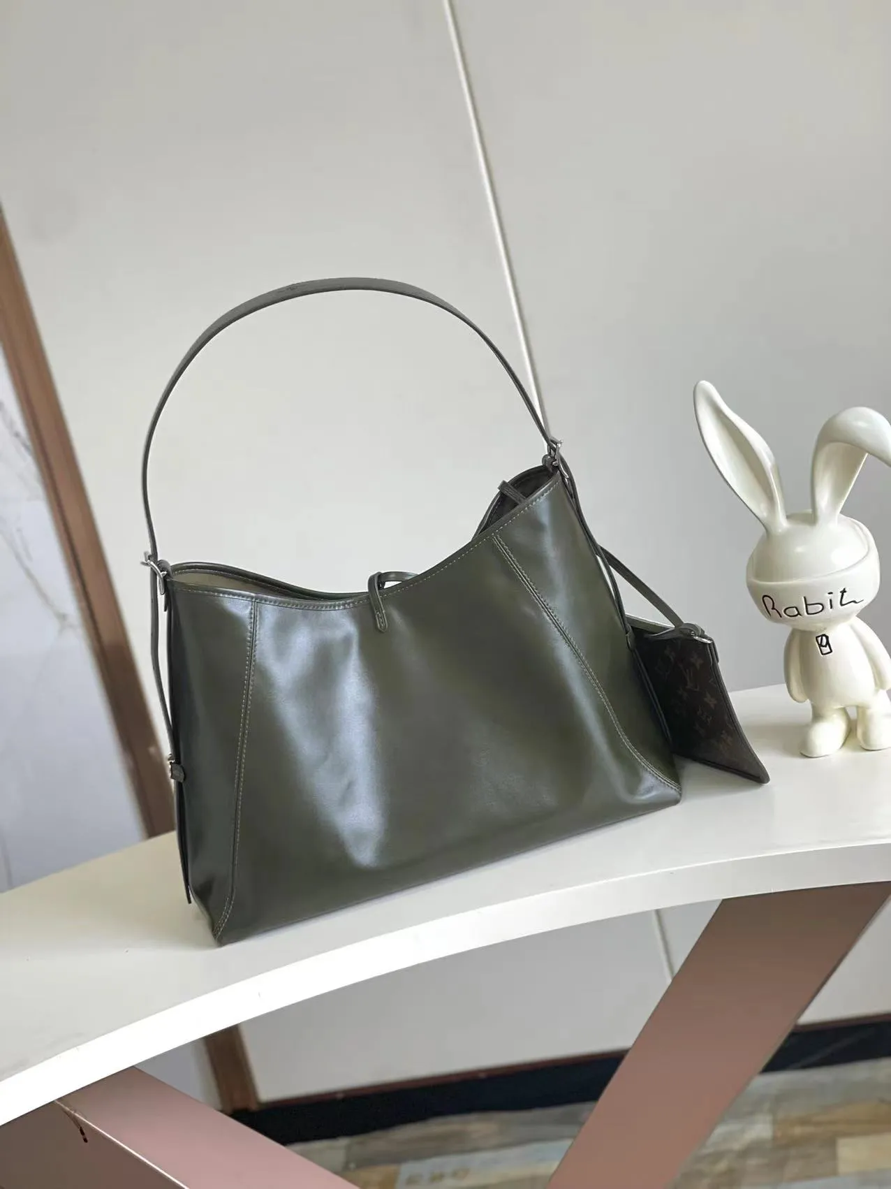Louis Vuitton Carryall Vibe MM M14268 - Image 5