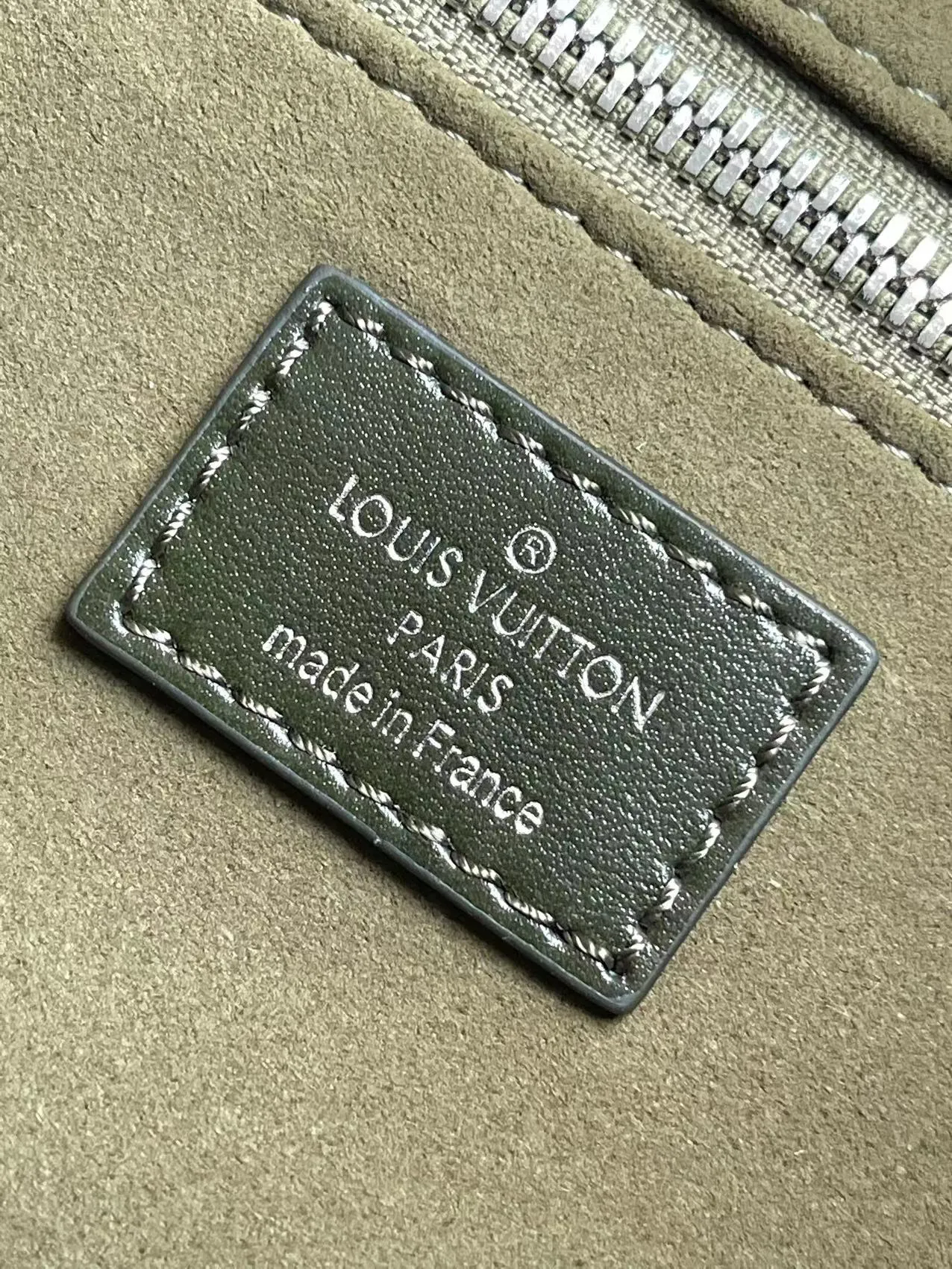 Louis Vuitton Carryall Vibe MM M14268 - Image 9