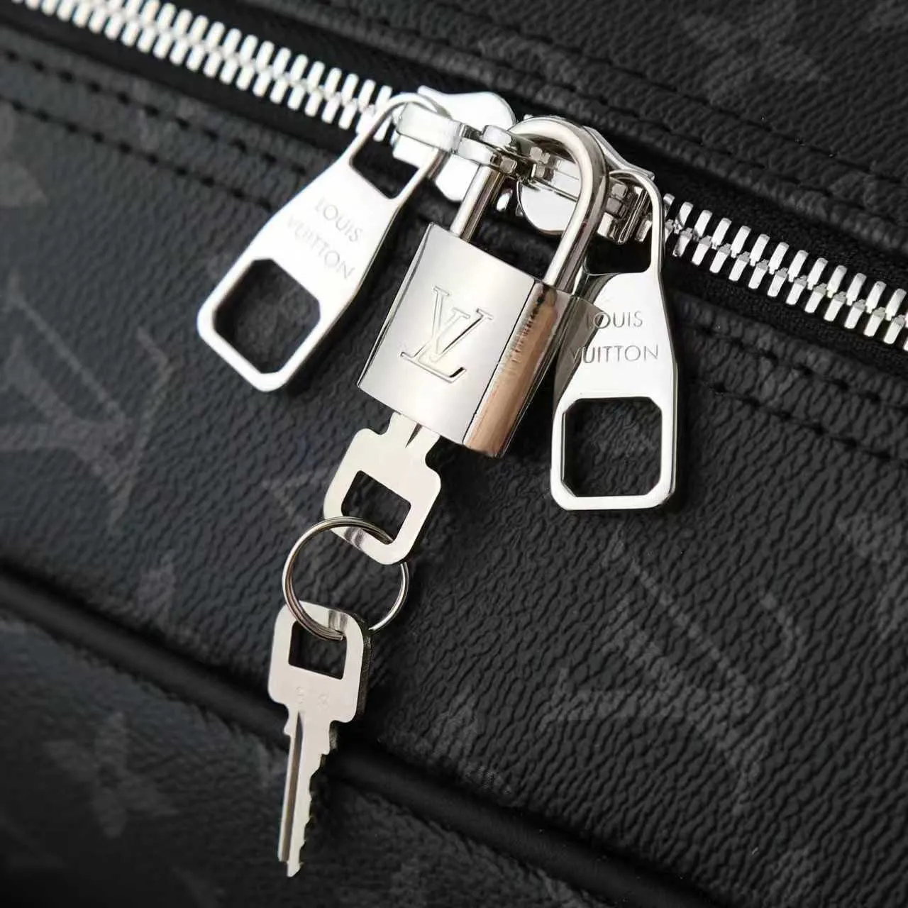 Louis Vuitton Weekender Bag M11512 - Image 7