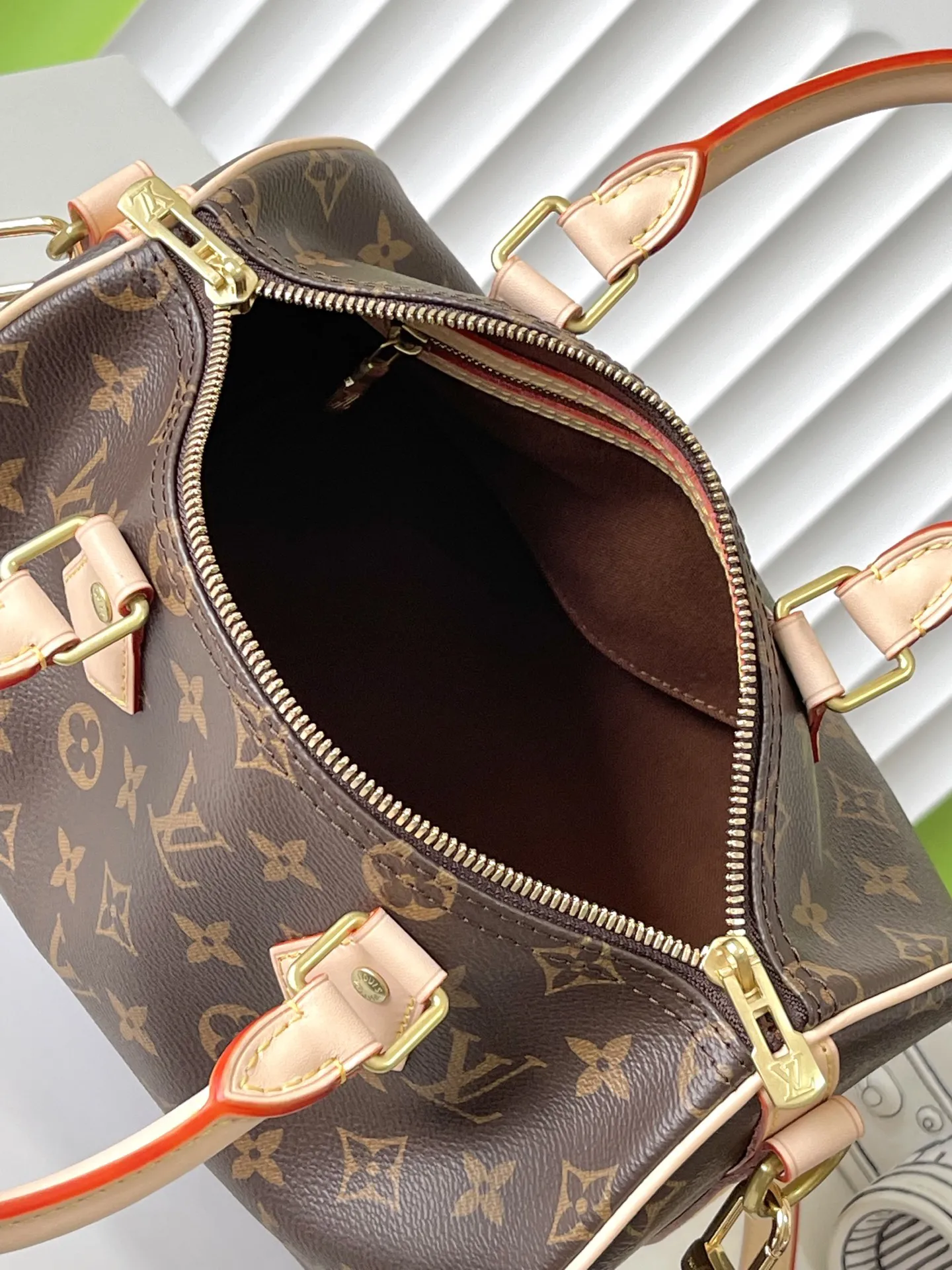 Alternative view of Louis Vuitton Speedy Bandoulière 25 M41113