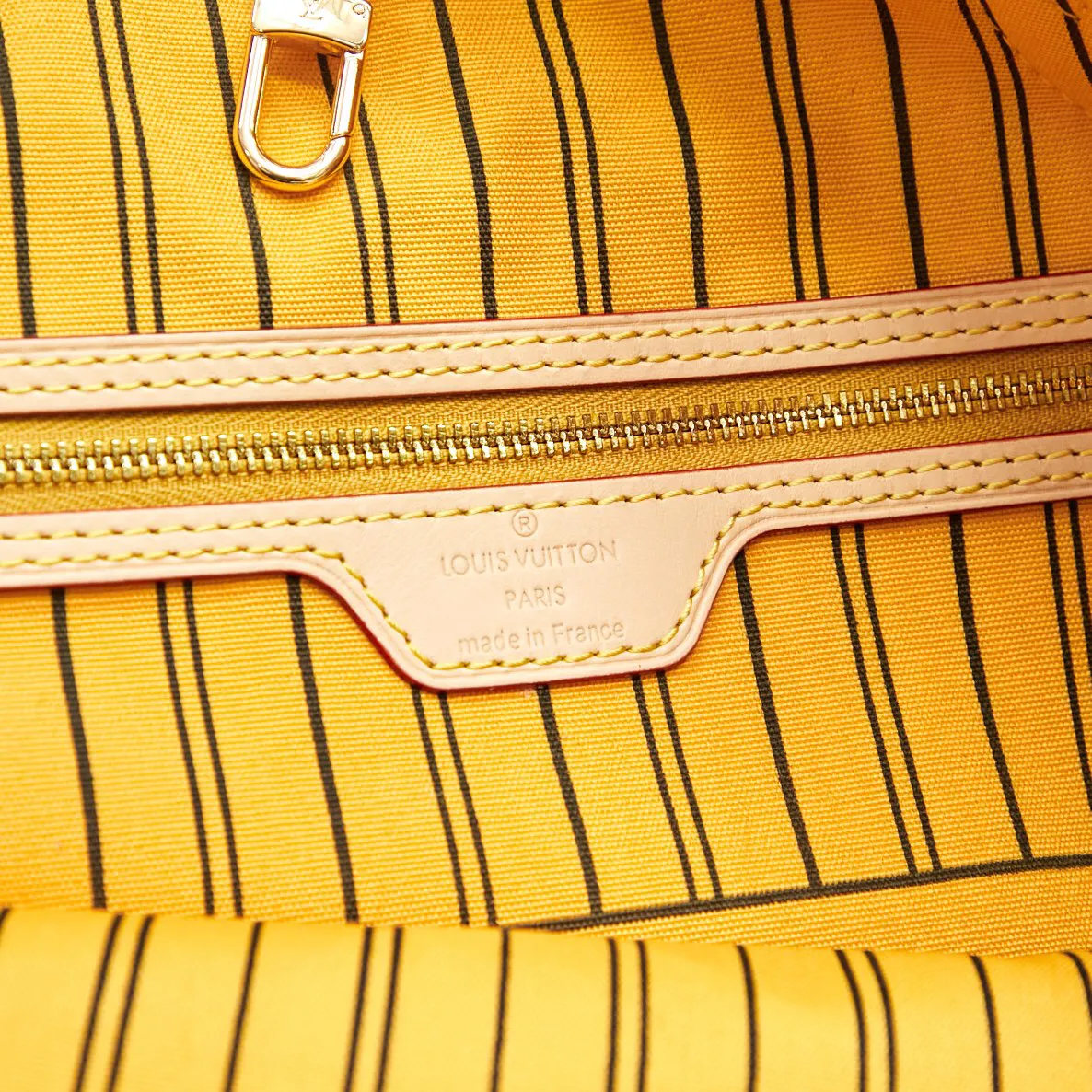Alternative view of Louis Vuitton Neverfull Bandoulière Inside Out MM M11947