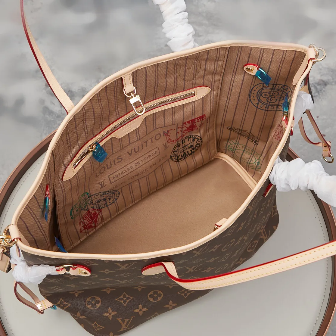 Alternative view of Louis Vuitton Neverfull Bandoulière Inside Out GM M11948