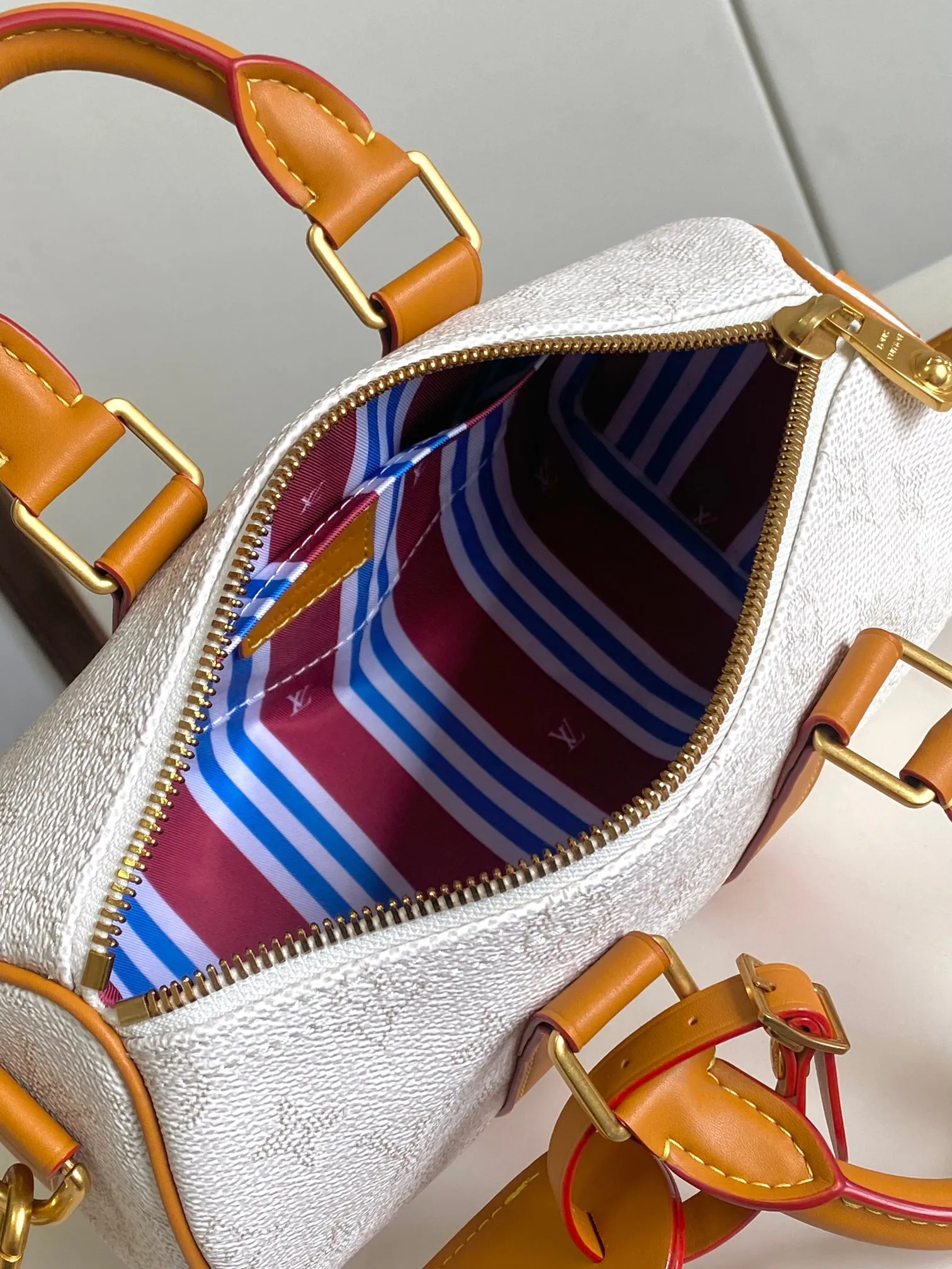 Louis Vuitton Keepall Bandoulière 25 M15076 - Image 10
