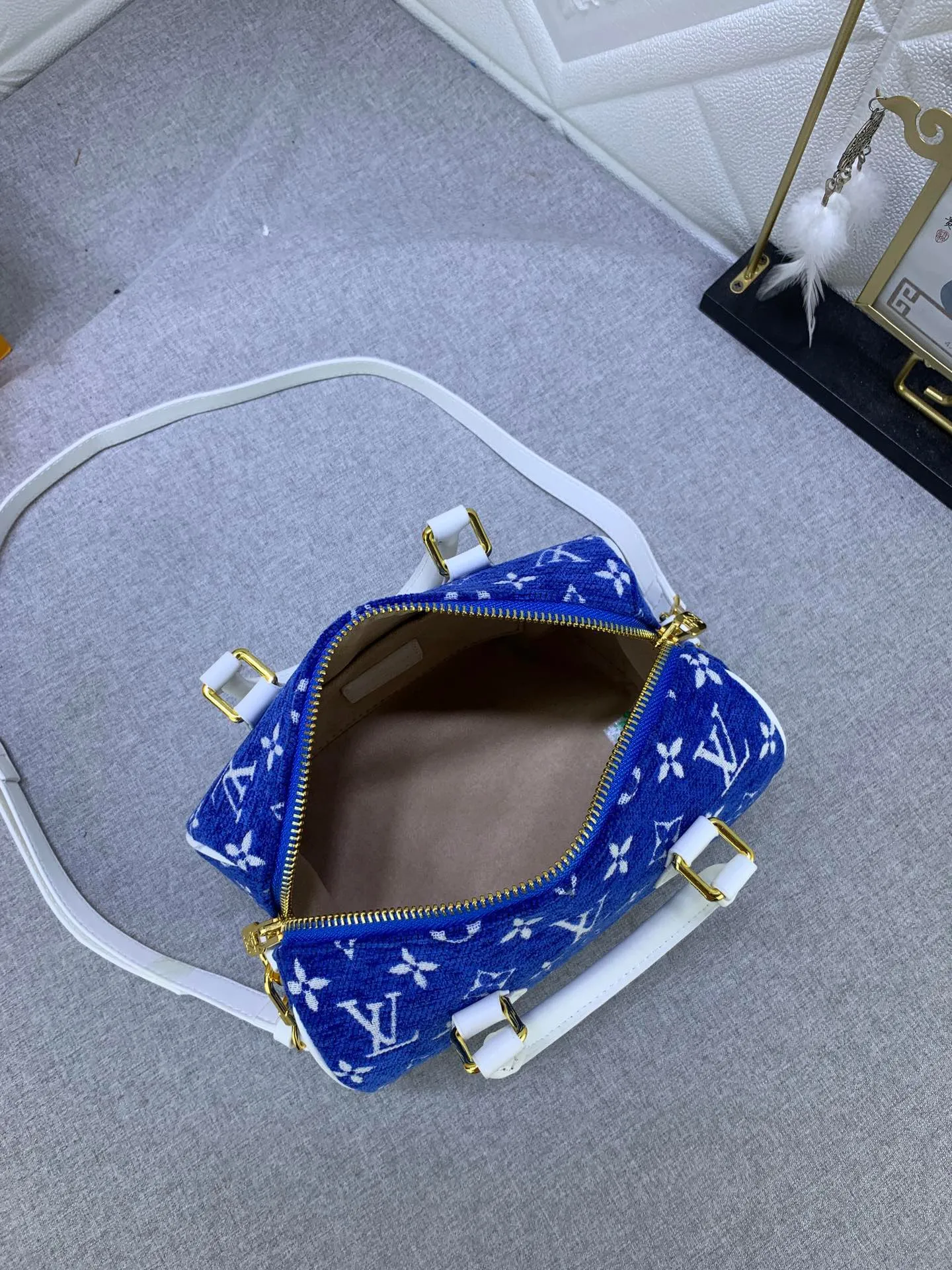 Alternative view of Louis Vuitton Speedy Bandoulière 20 M20751