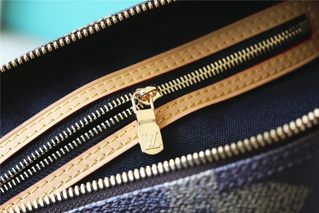 Alternative view of Louis Vuitton Speedy Bandoulière 30 M44602