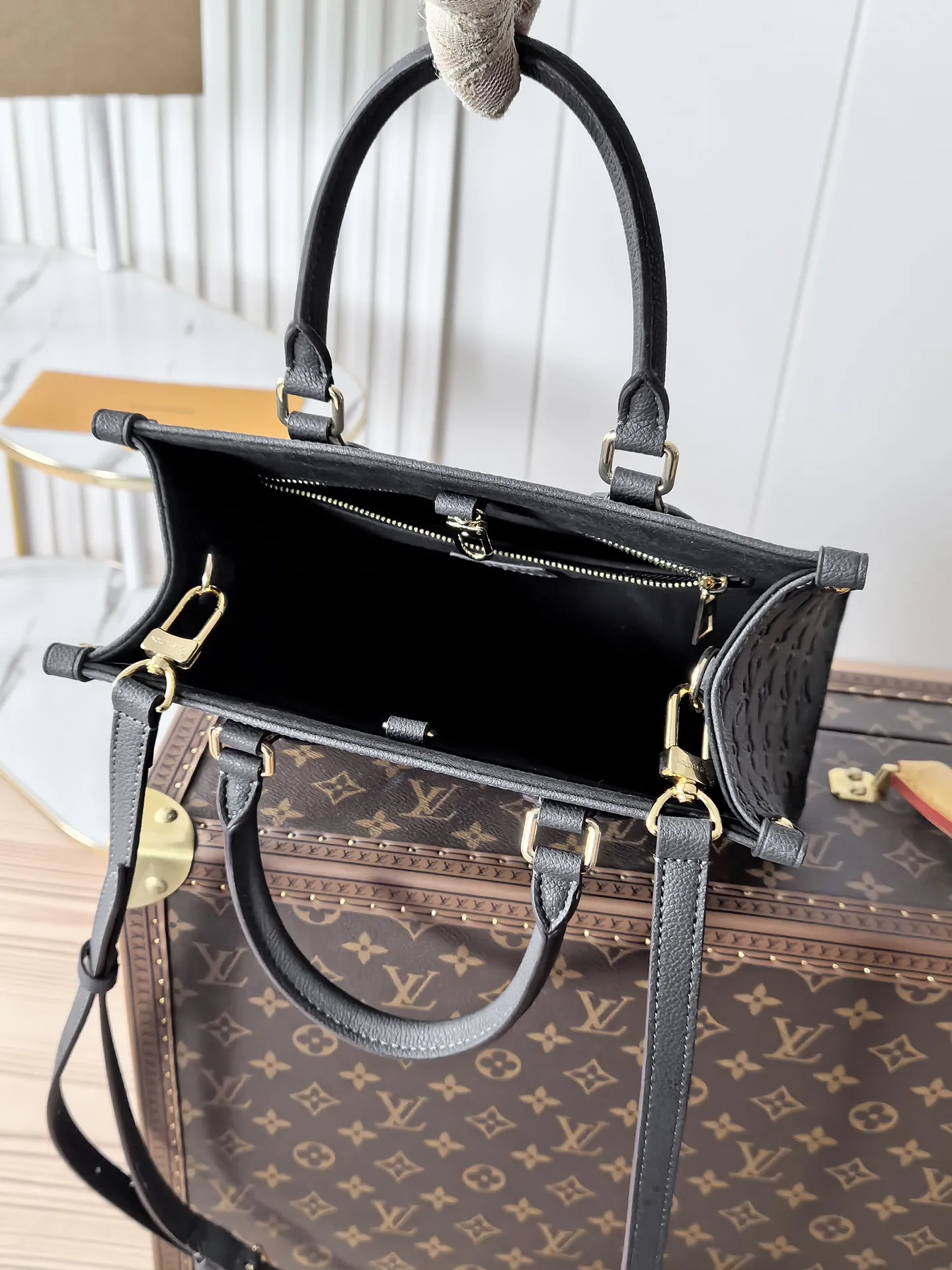 Alternative view of Louis Vuitton OnTheGo PM M12886
