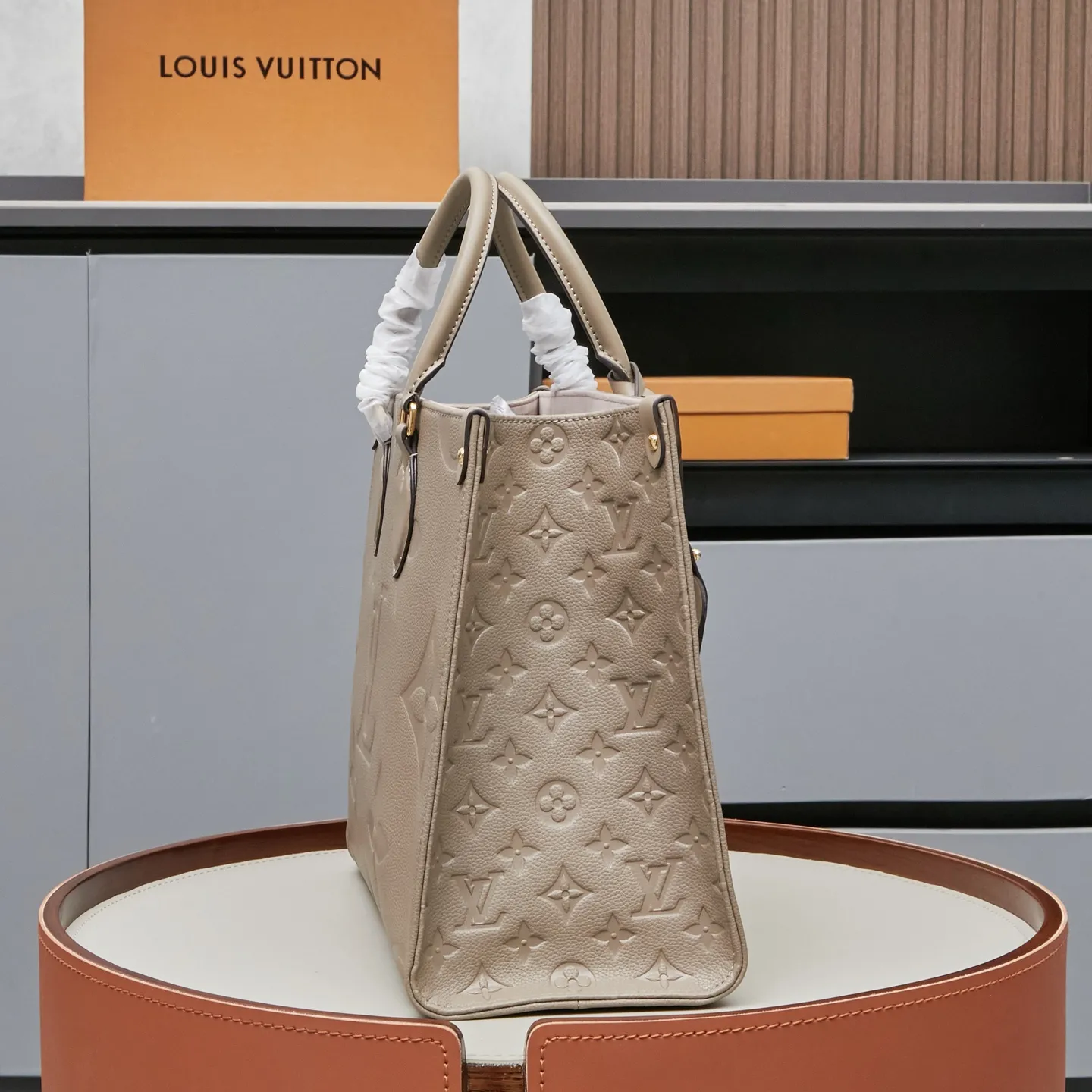 Louis Vuitton OnTheGo MM M46531 - 图片 5