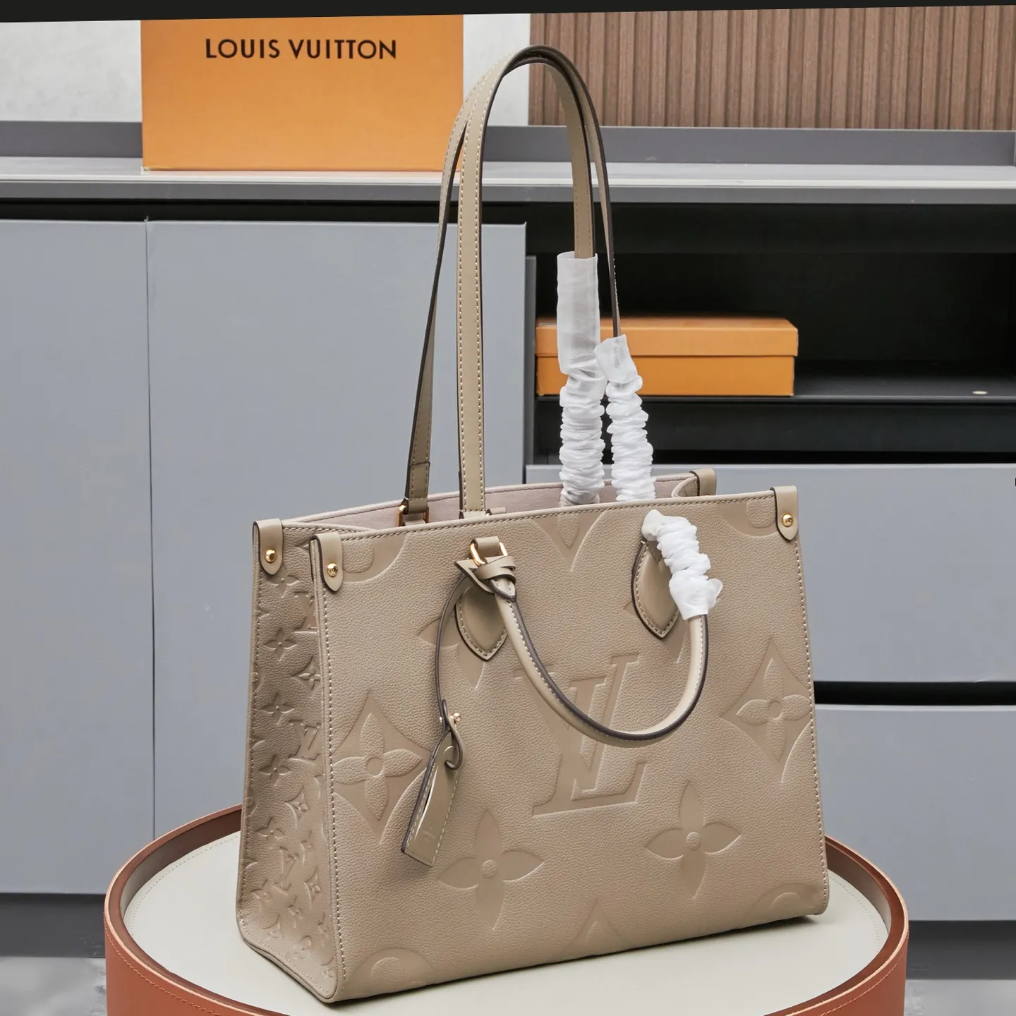 Louis Vuitton OnTheGo MM M46531 - 图片 9
