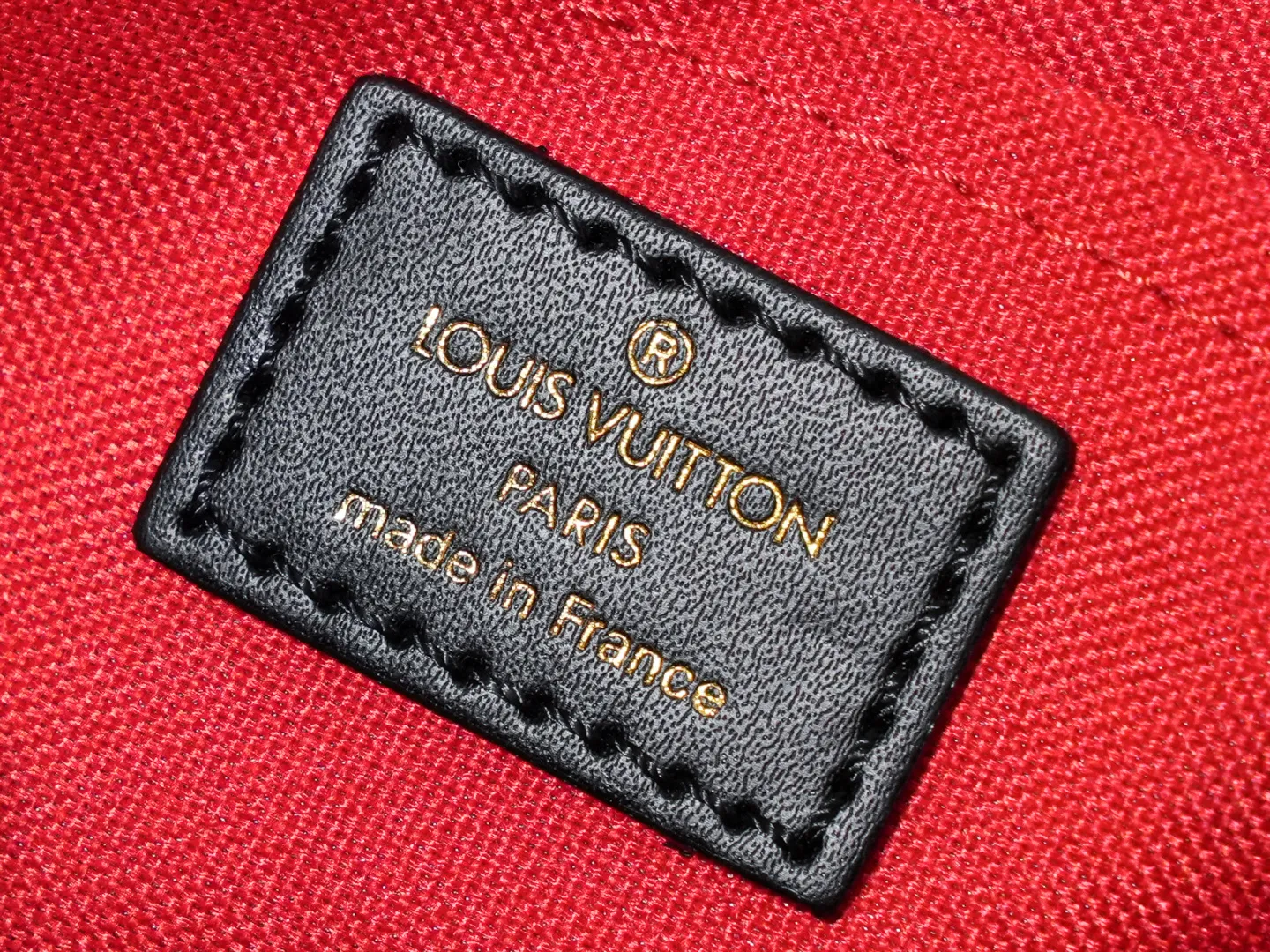 Alternative view of Louis Vuitton OnTheGo East West Chain M14236