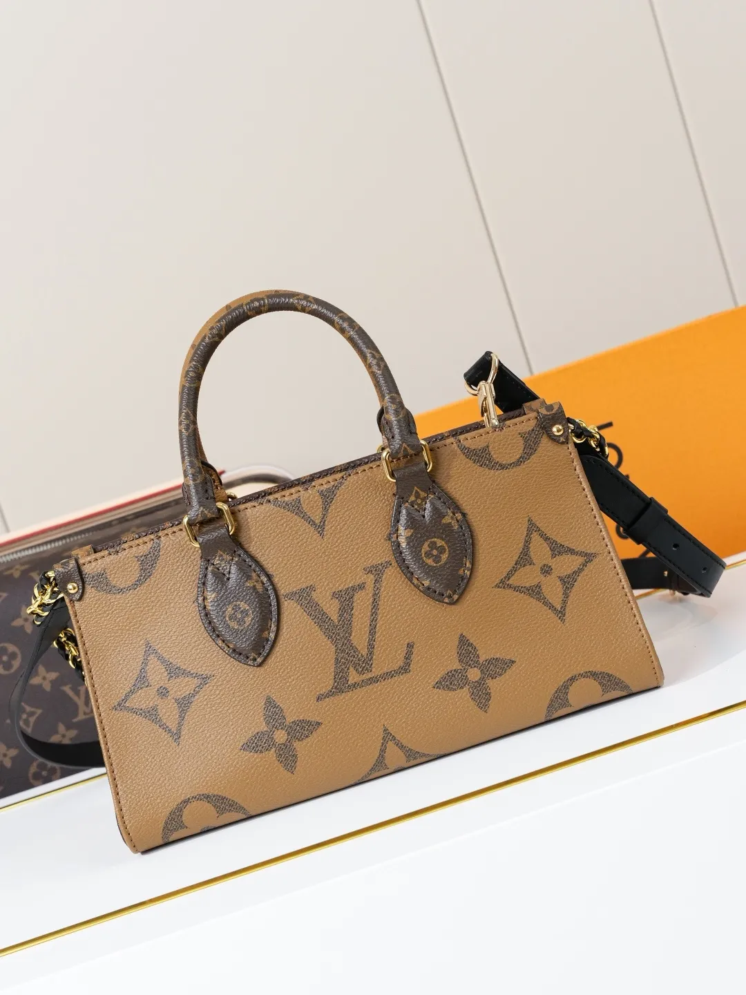 Louis Vuitton OnTheGo East West Chain M14236 - 图片 5
