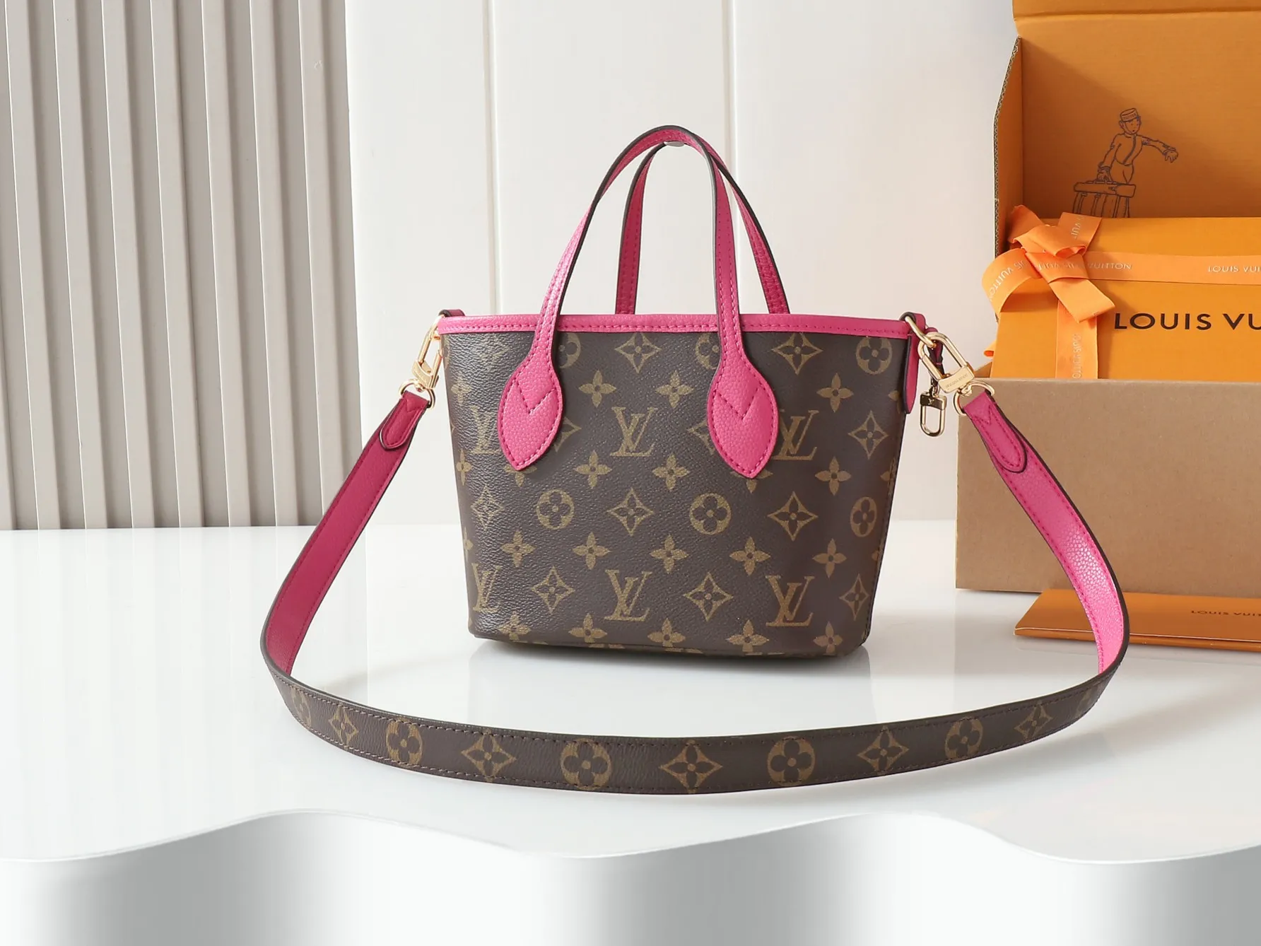 Louis Vuitton Neverfull Bandoulière Inside Out BB M12106 - Image 7