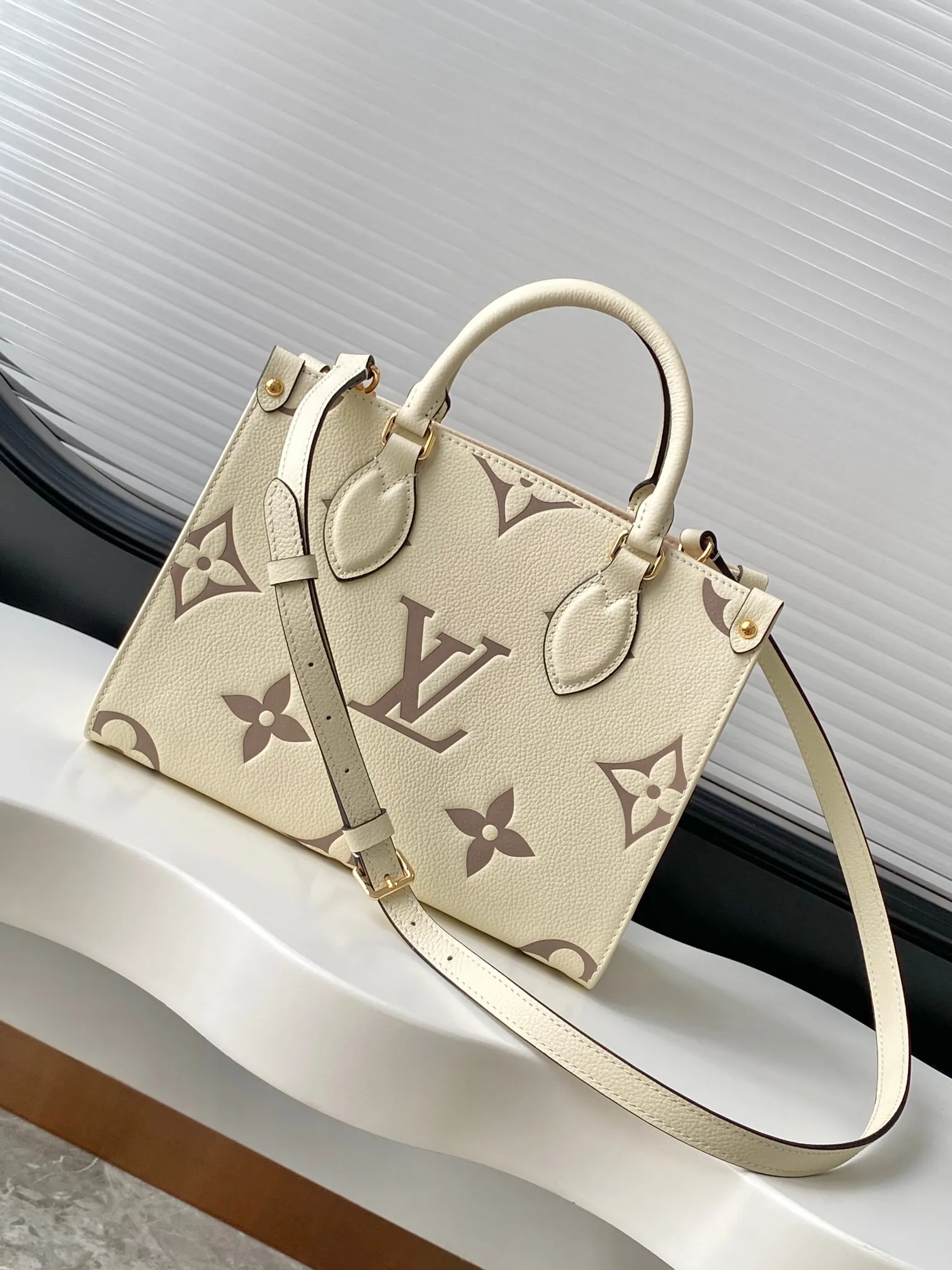 Louis Vuitton Onthego PM M45654 - Image 6
