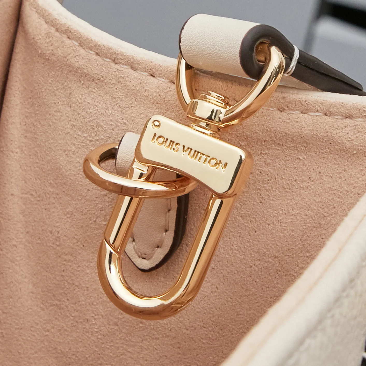 Louis Vuitton OnTheGo PM M46569 - Image 9