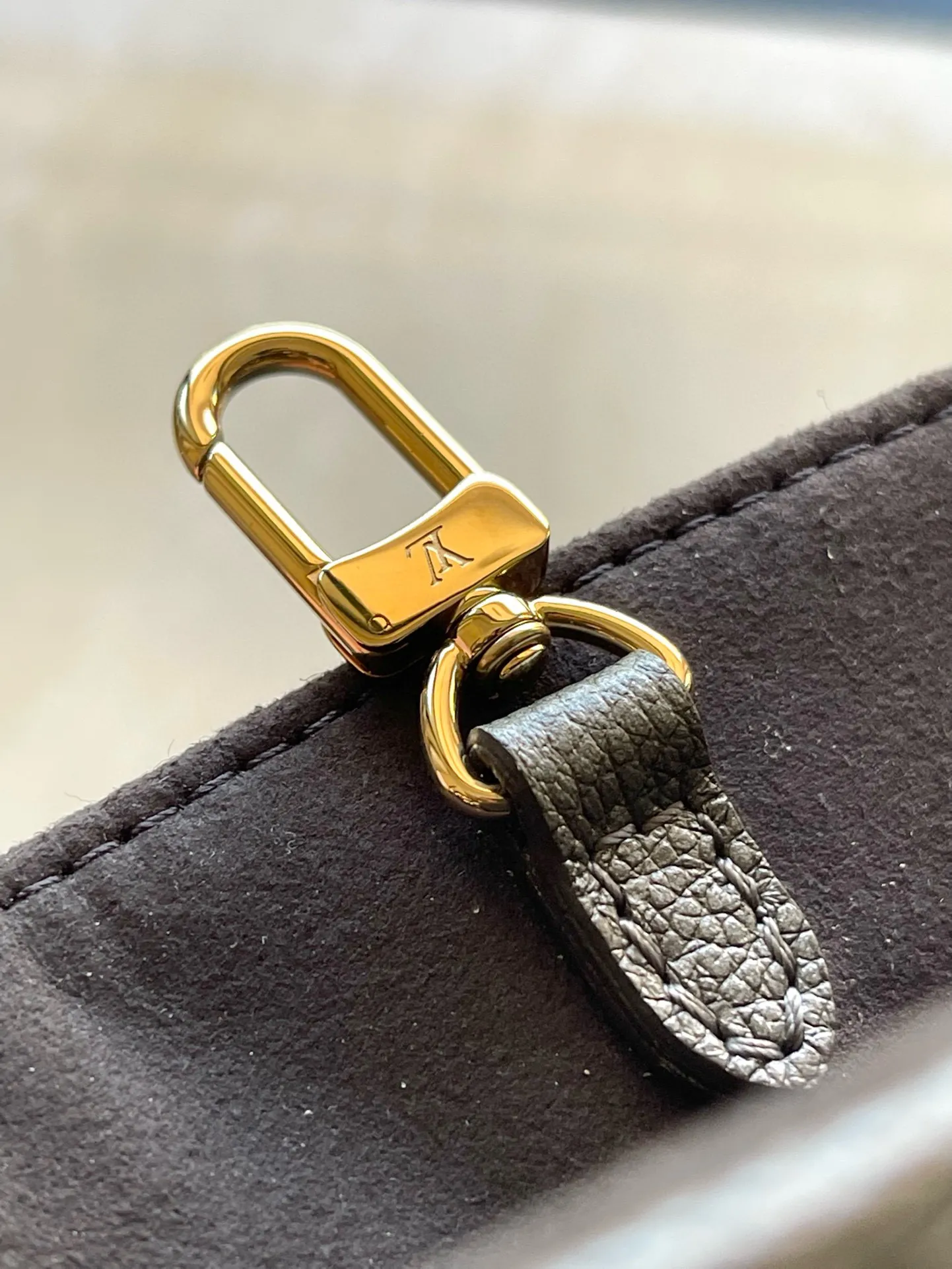 Alternative view of Louis Vuitton OnTheGo PM M58956