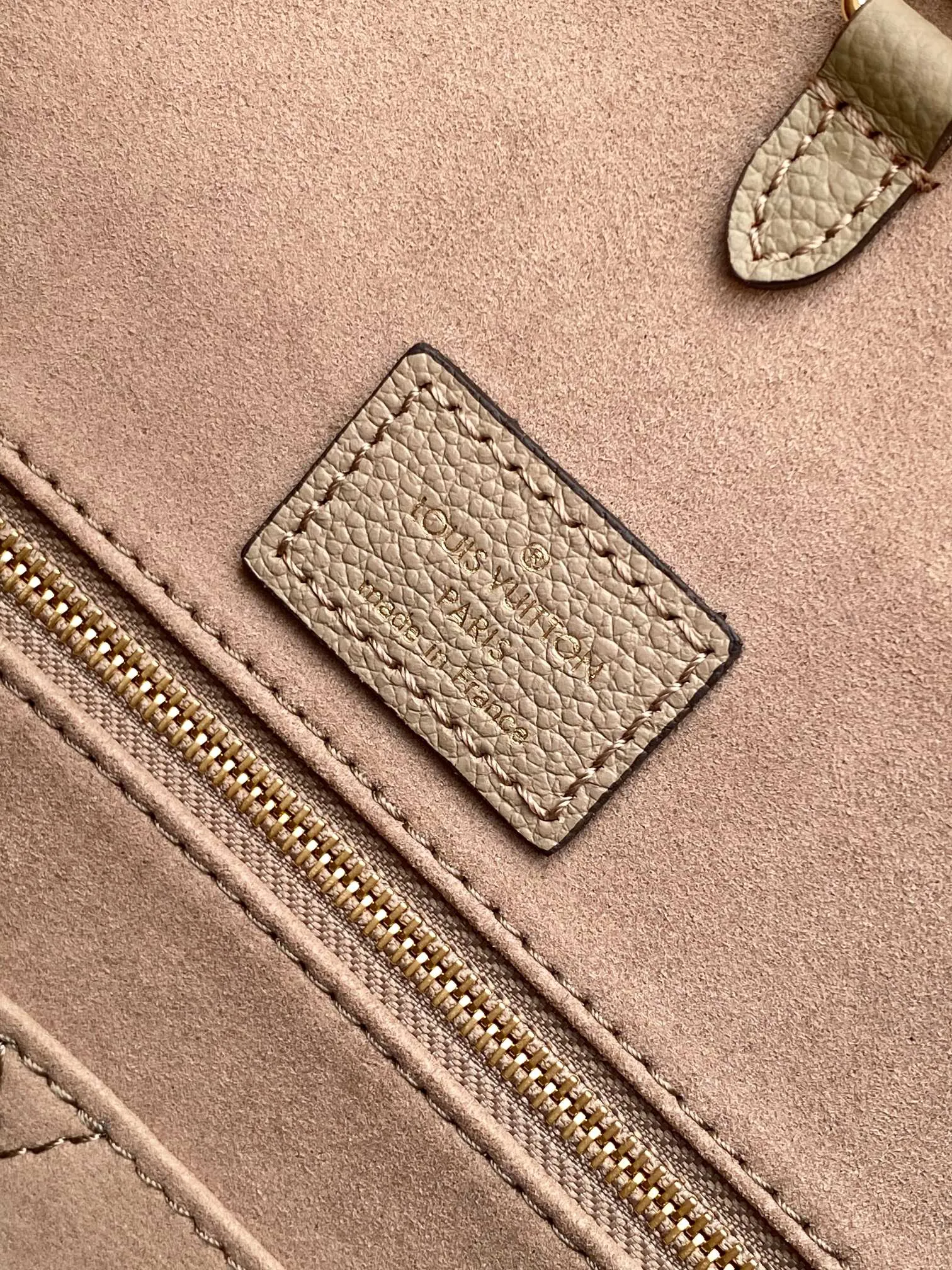 Alternative view of Louis Vuitton OnTheGo MM M45494