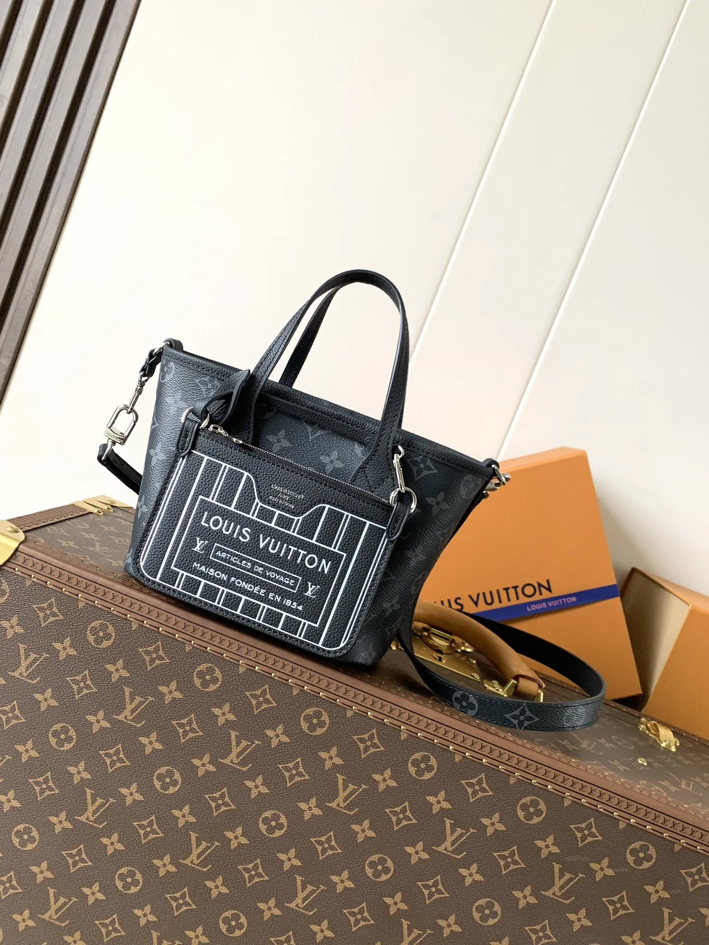 Alternative view of Louis Vuitton Neverfull Bandoulière Inside Out BB M12099
