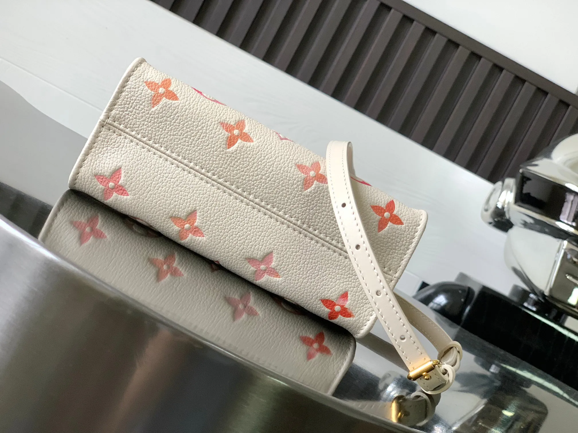 Louis Vuitton OnTheGo BB M47115 - Image 5