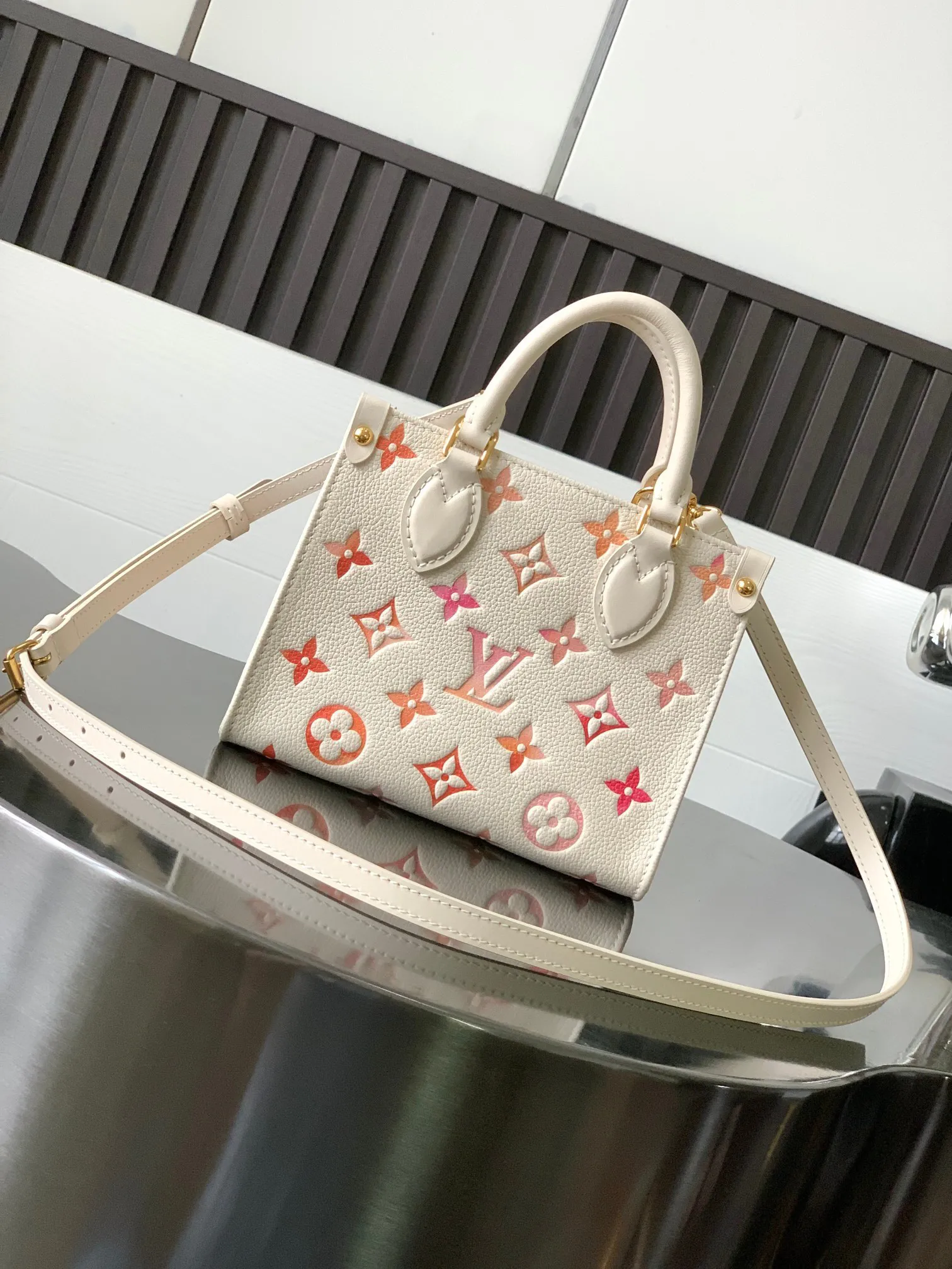 Louis Vuitton OnTheGo BB M47115 - Image 8