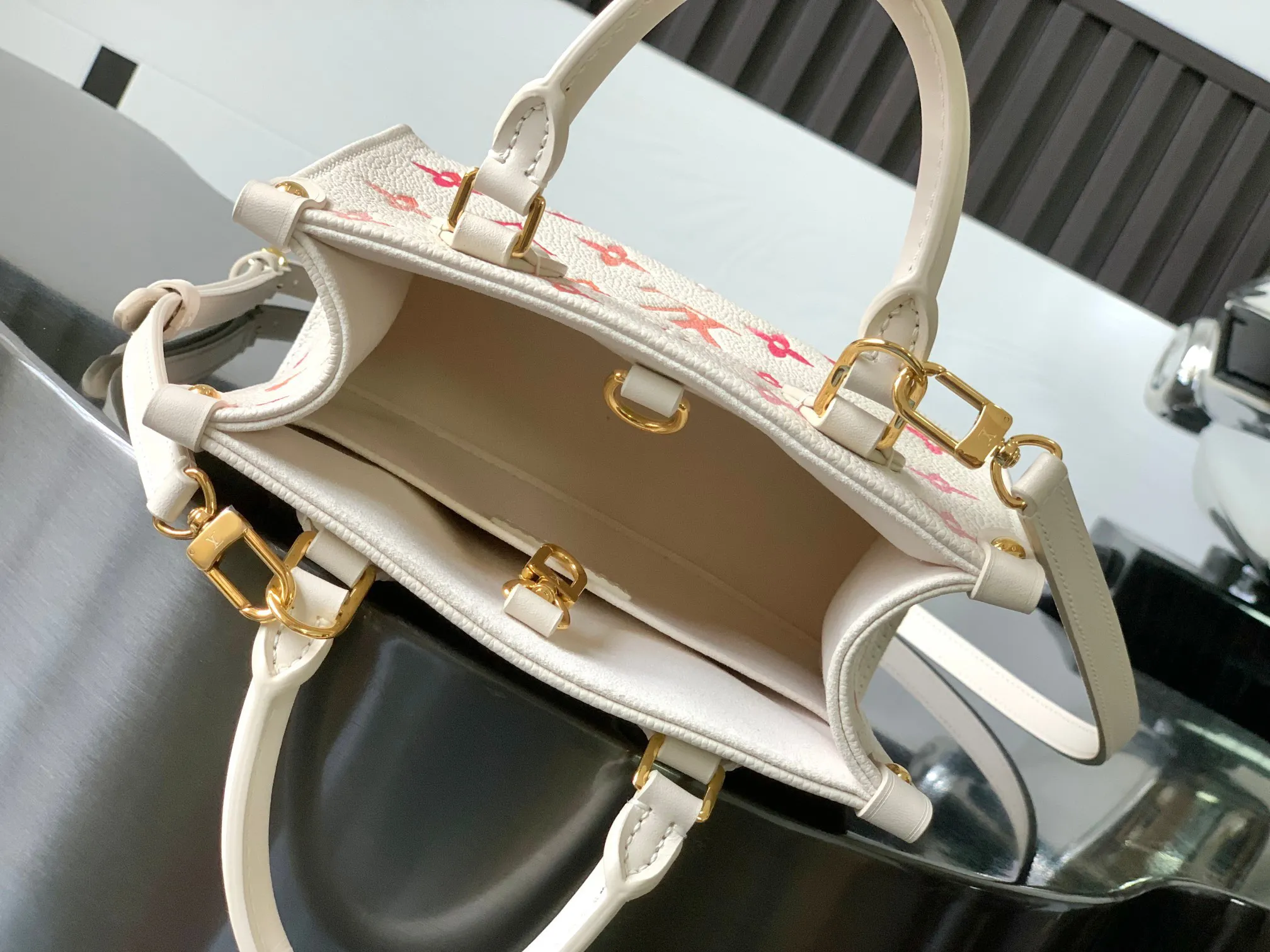 Louis Vuitton OnTheGo BB M47115 - Image 10
