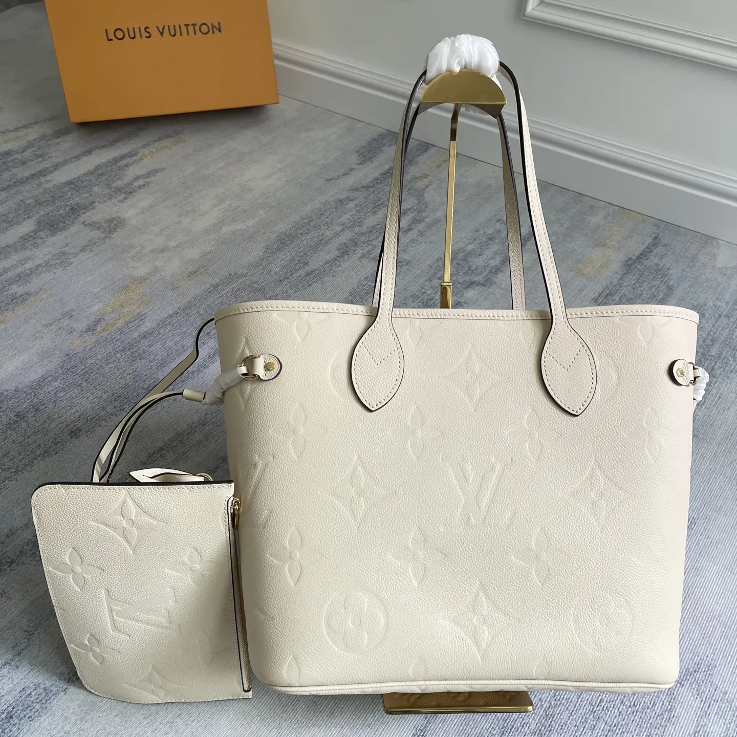Alternative view of Louis Vuitton Neverfull MM M13758