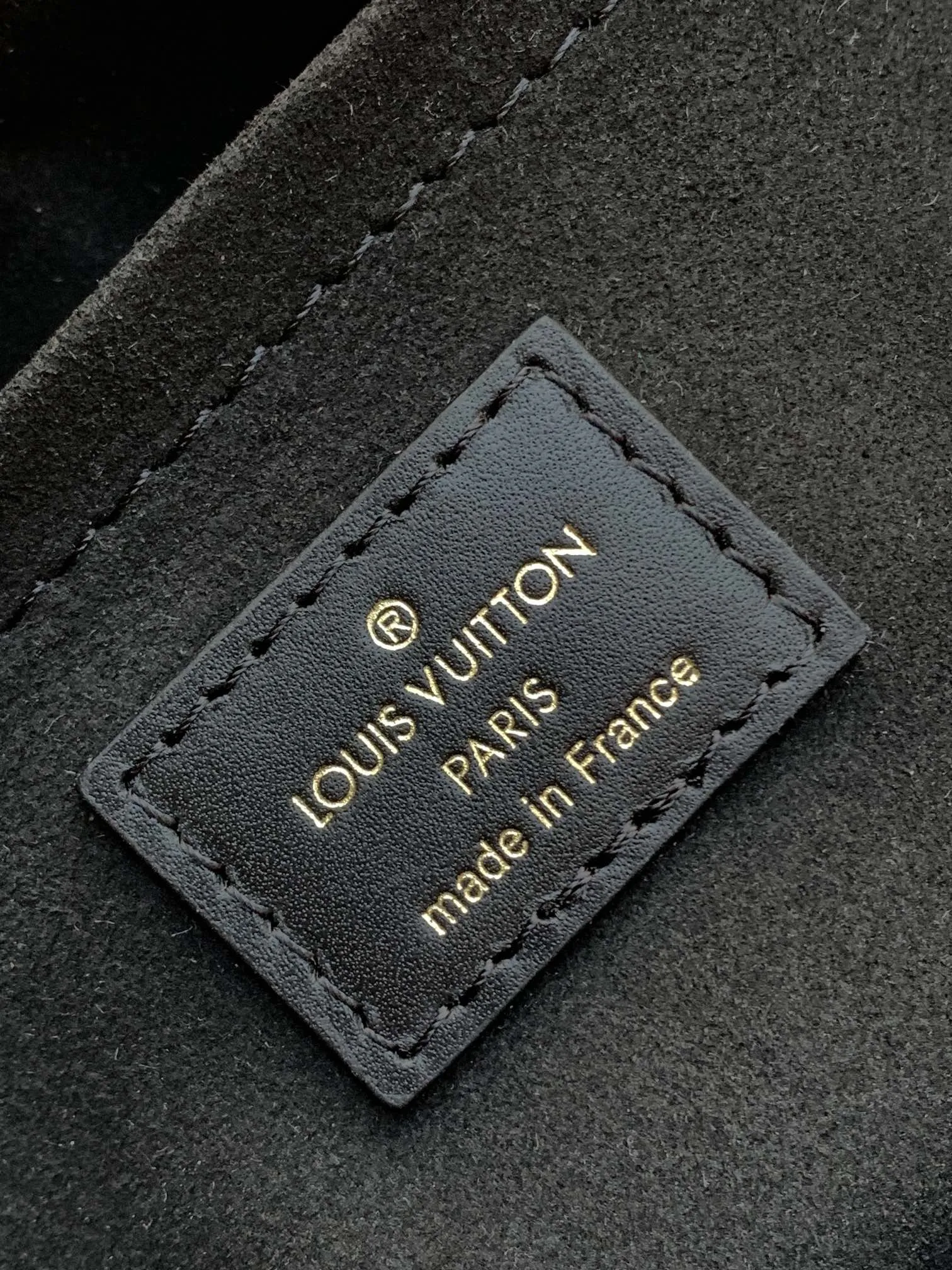 Alternative view of Louis Vuitton OnTheGo East West M23640