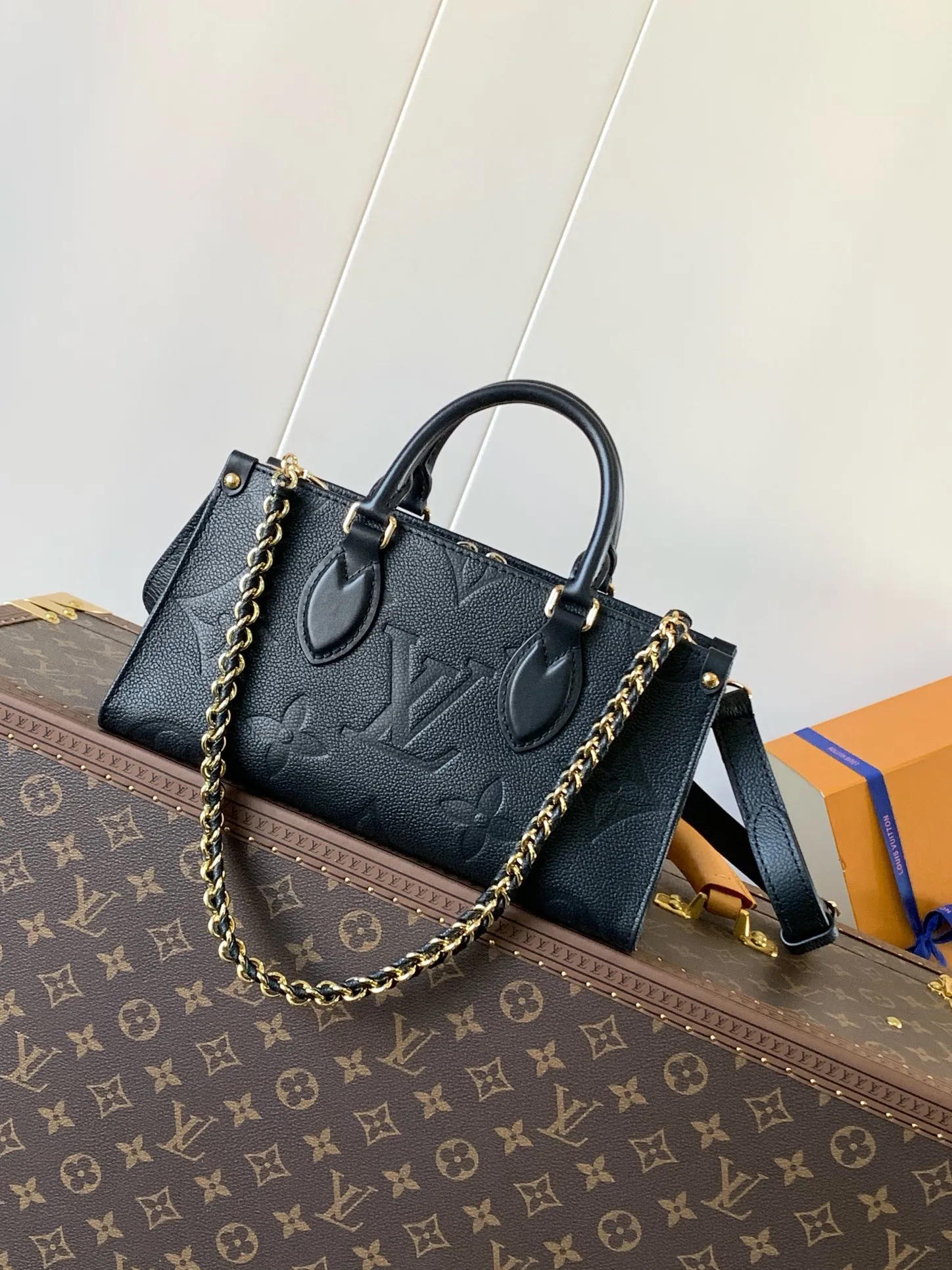 Louis Vuitton OnTheGo East West M23640 - 图片 3