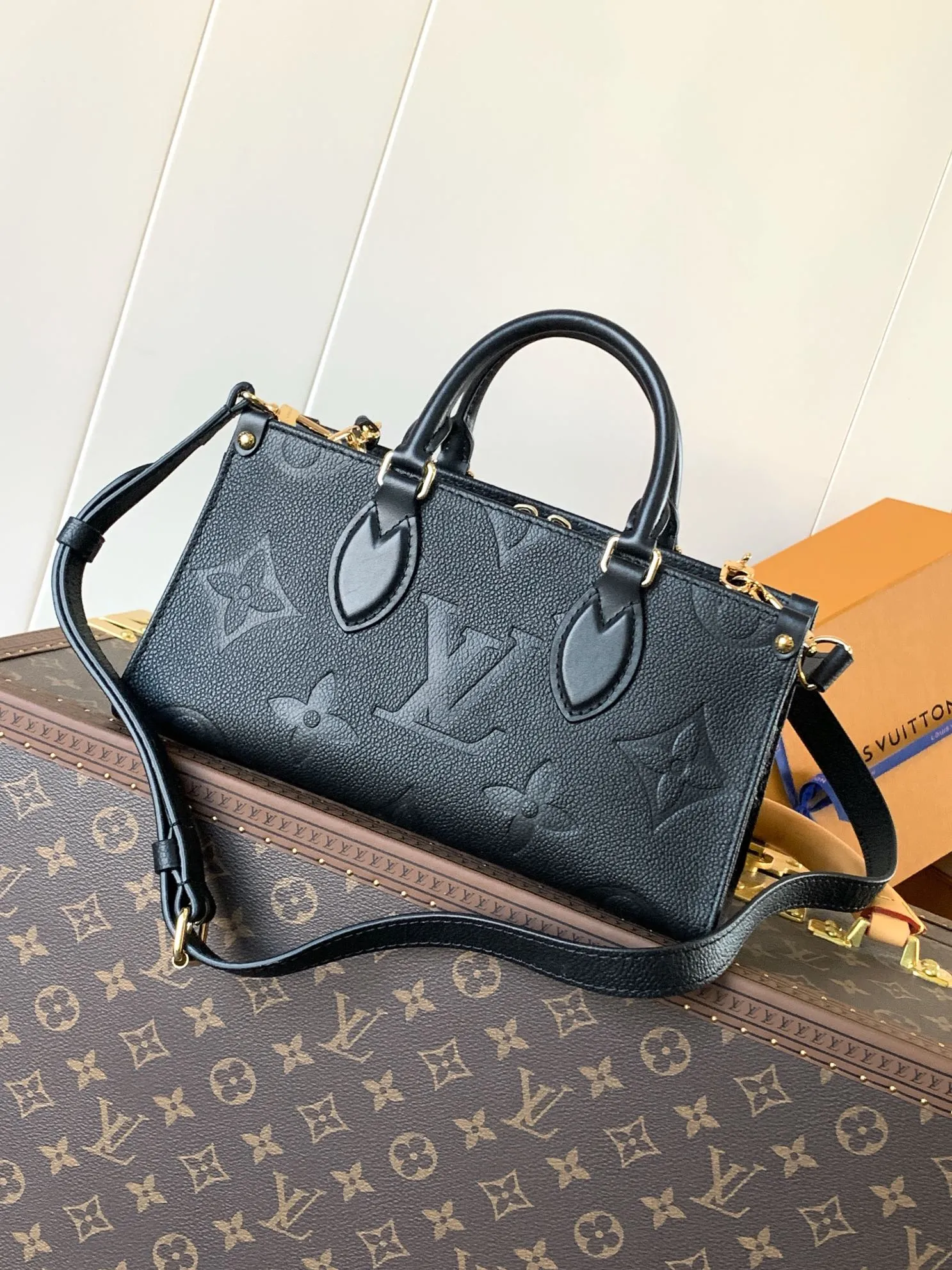 Louis Vuitton OnTheGo East West M23640 - 图片 5