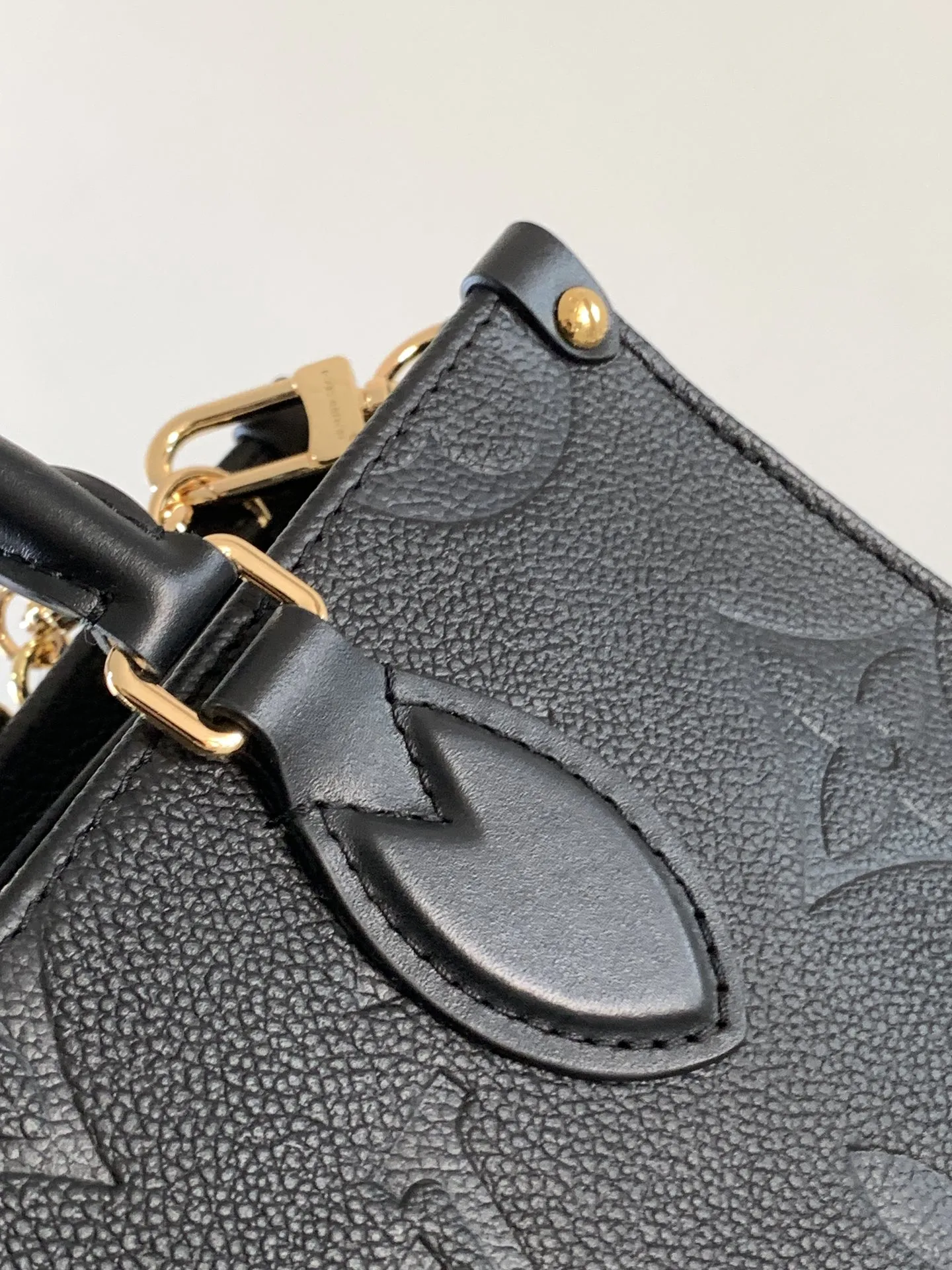 Louis Vuitton OnTheGo East West M23640 - 图片 9