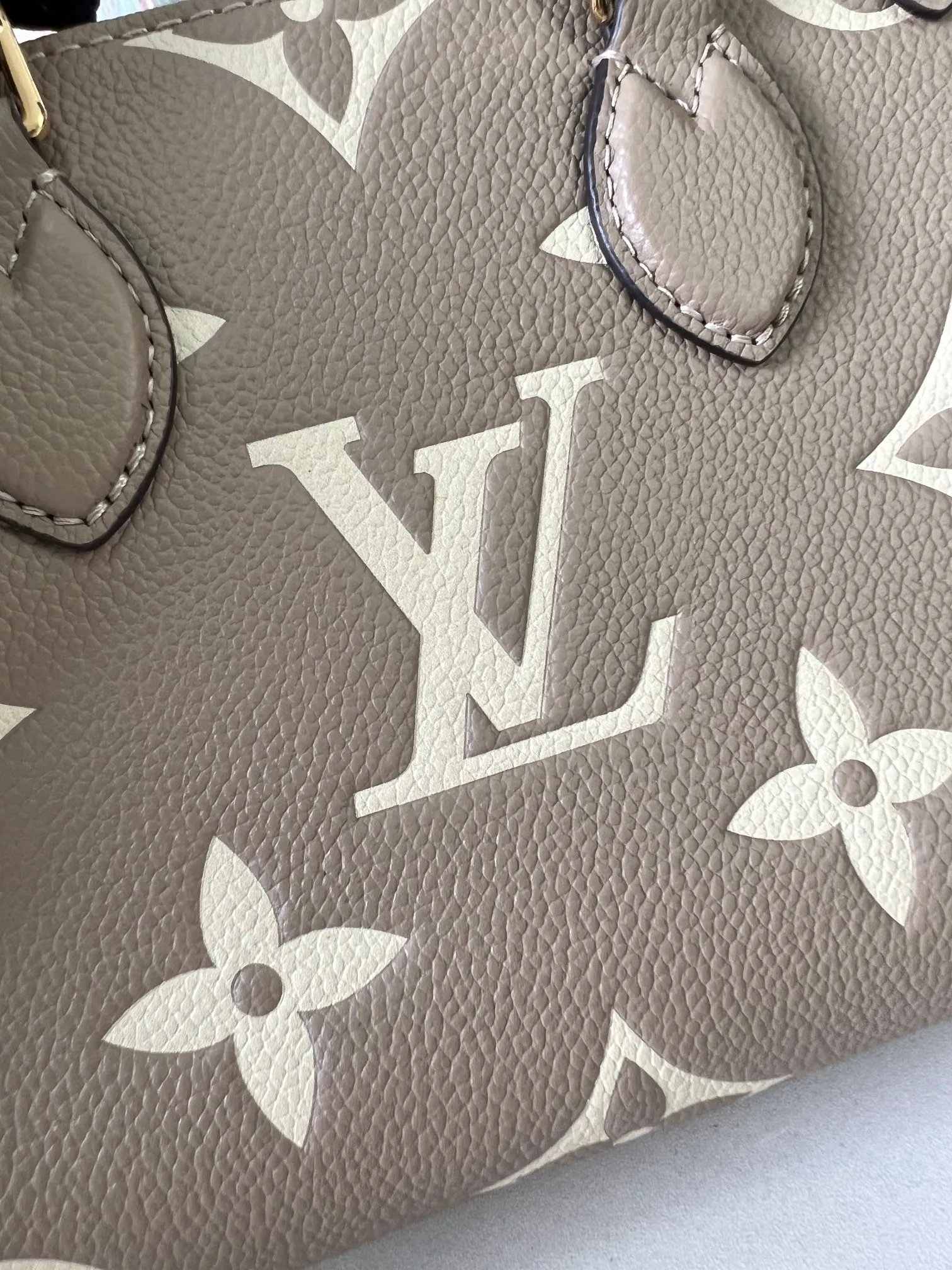 Louis Vuitton OnTheGo BB M47054 - Image 9