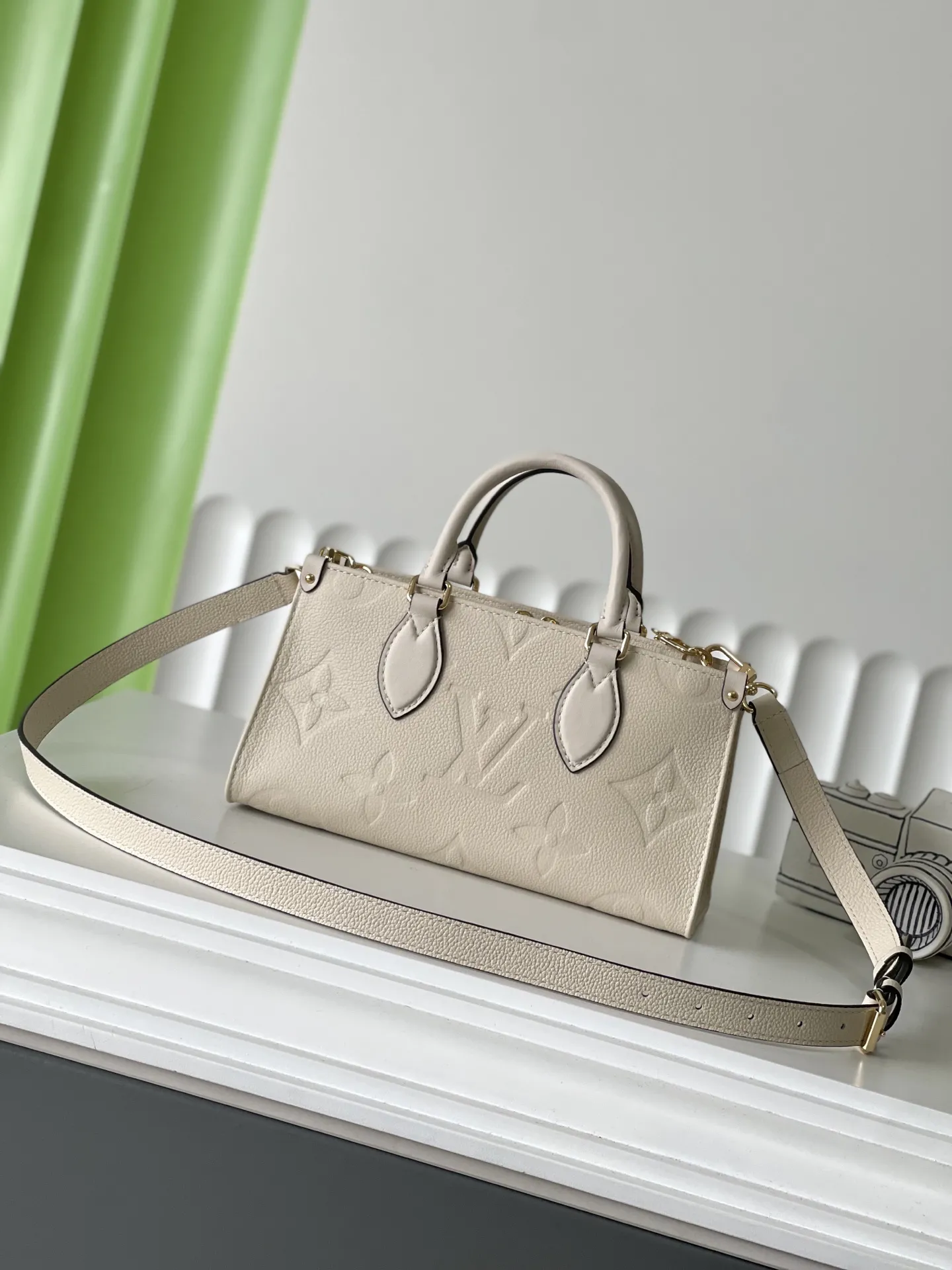 Louis VuittonOnTheGo East West M23698 - 图片 4