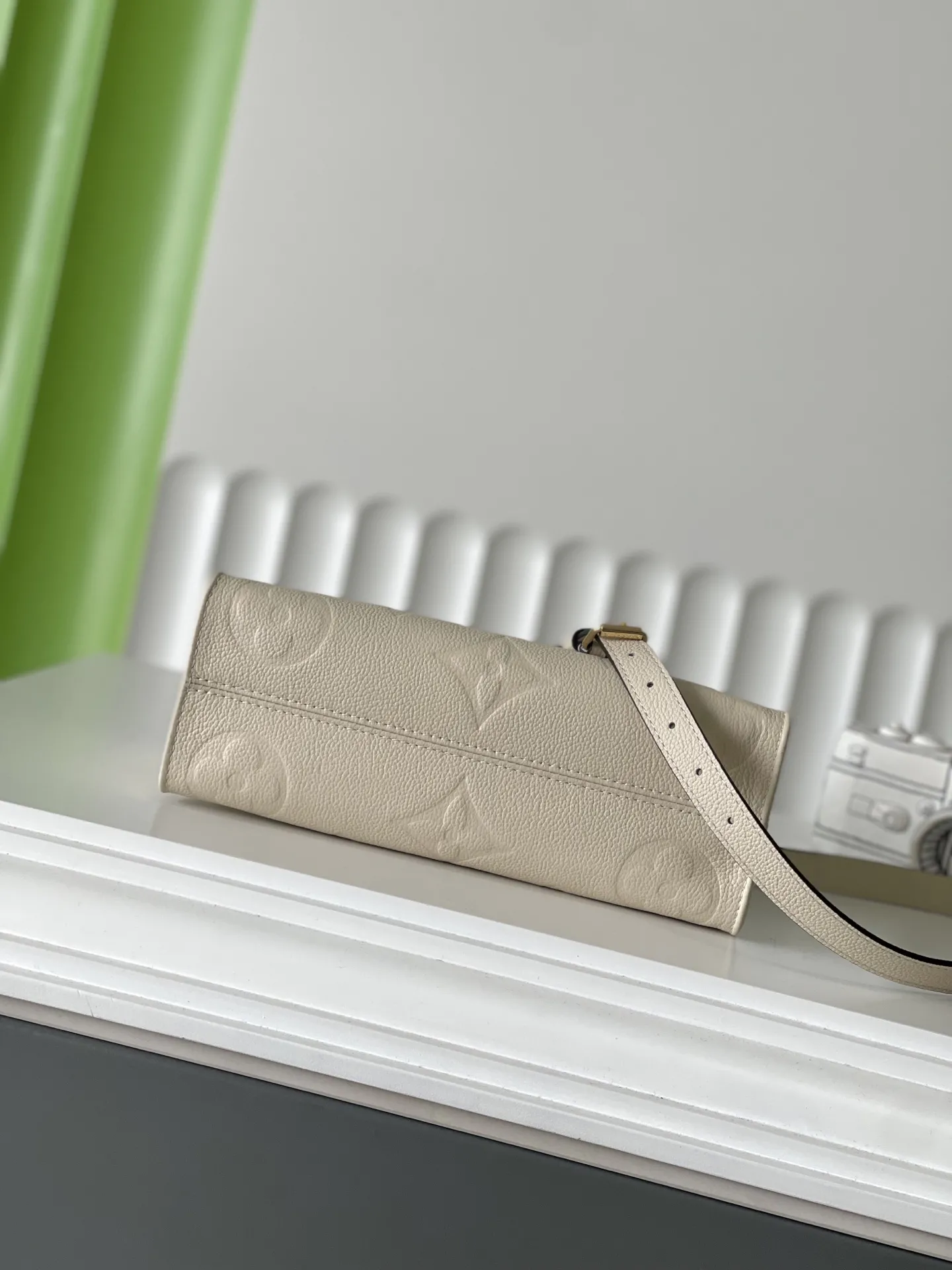 Louis VuittonOnTheGo East West M23698 - 图片 5