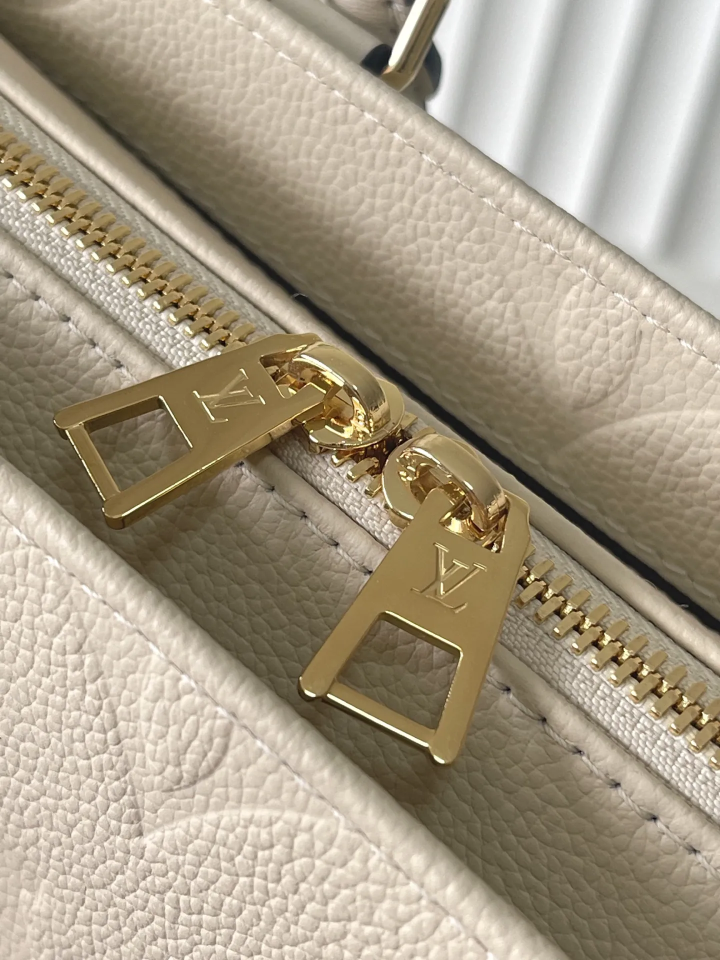Louis VuittonOnTheGo East West M23698 - 图片 6