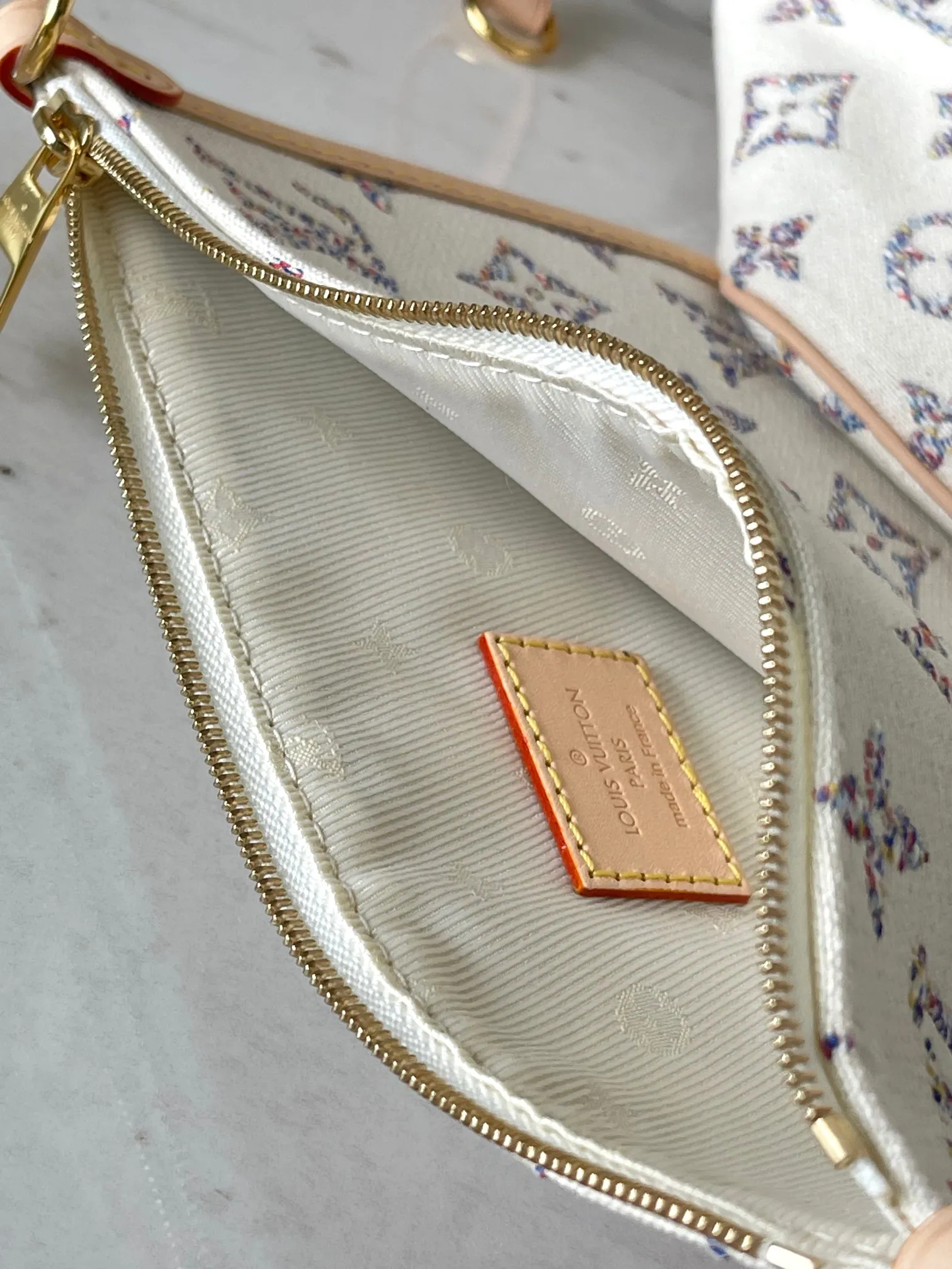 Alternative view of Louis Vuitton Neverfull MM M24905