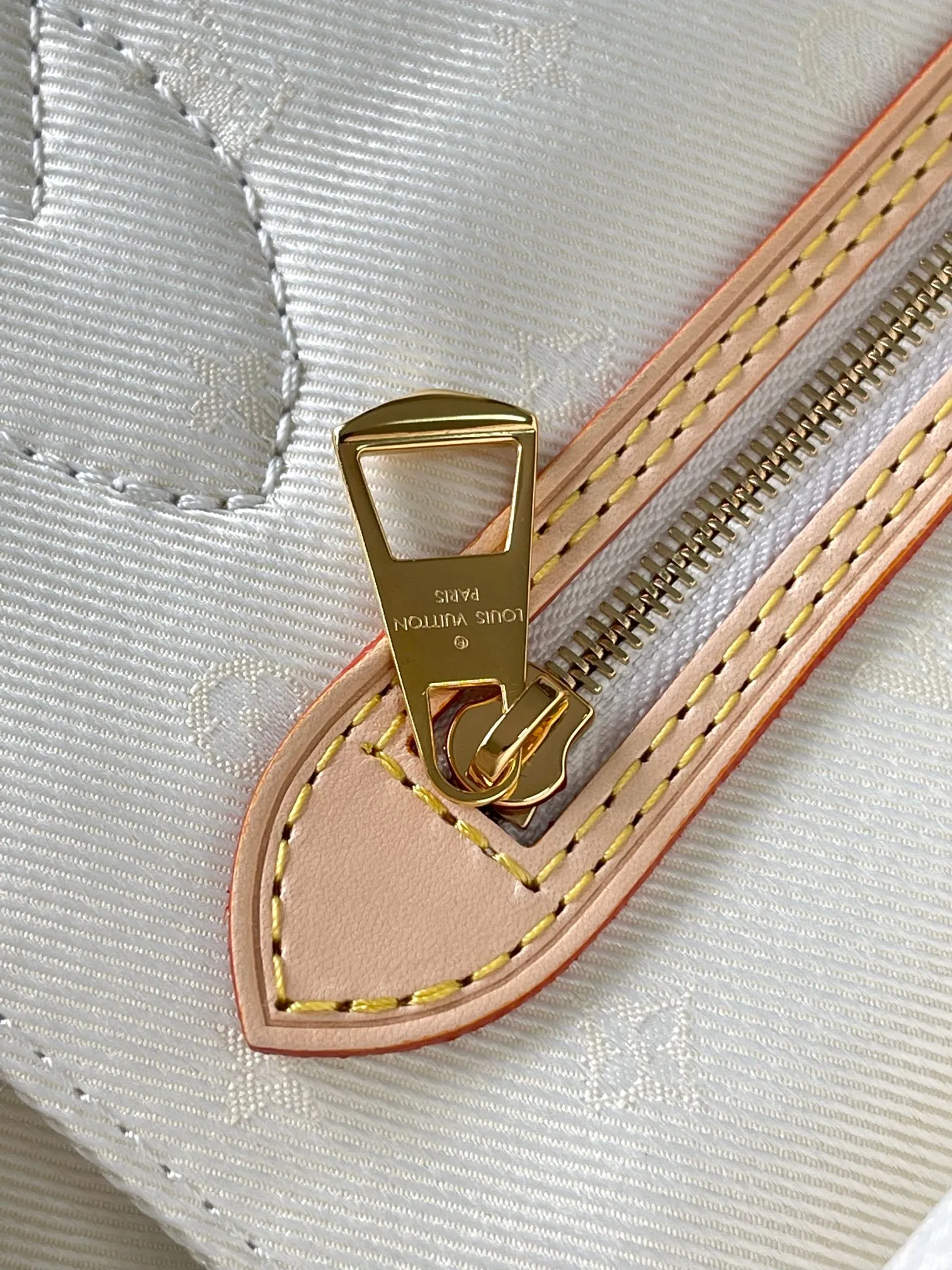 Louis Vuitton Neverfull MM M24905 - Image 9