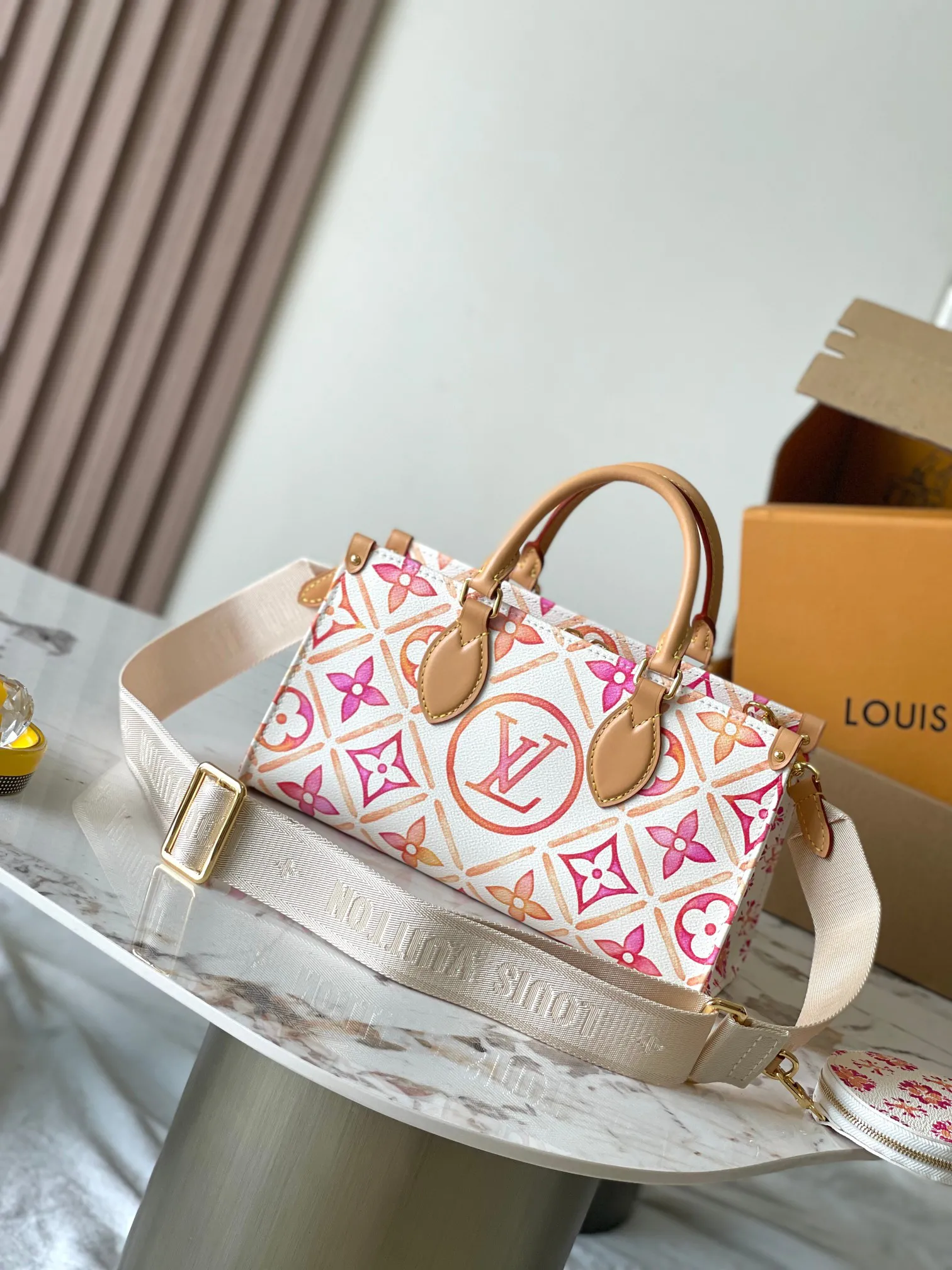 Louis Vuitton OnTheGo East West M25318 - 图片 5