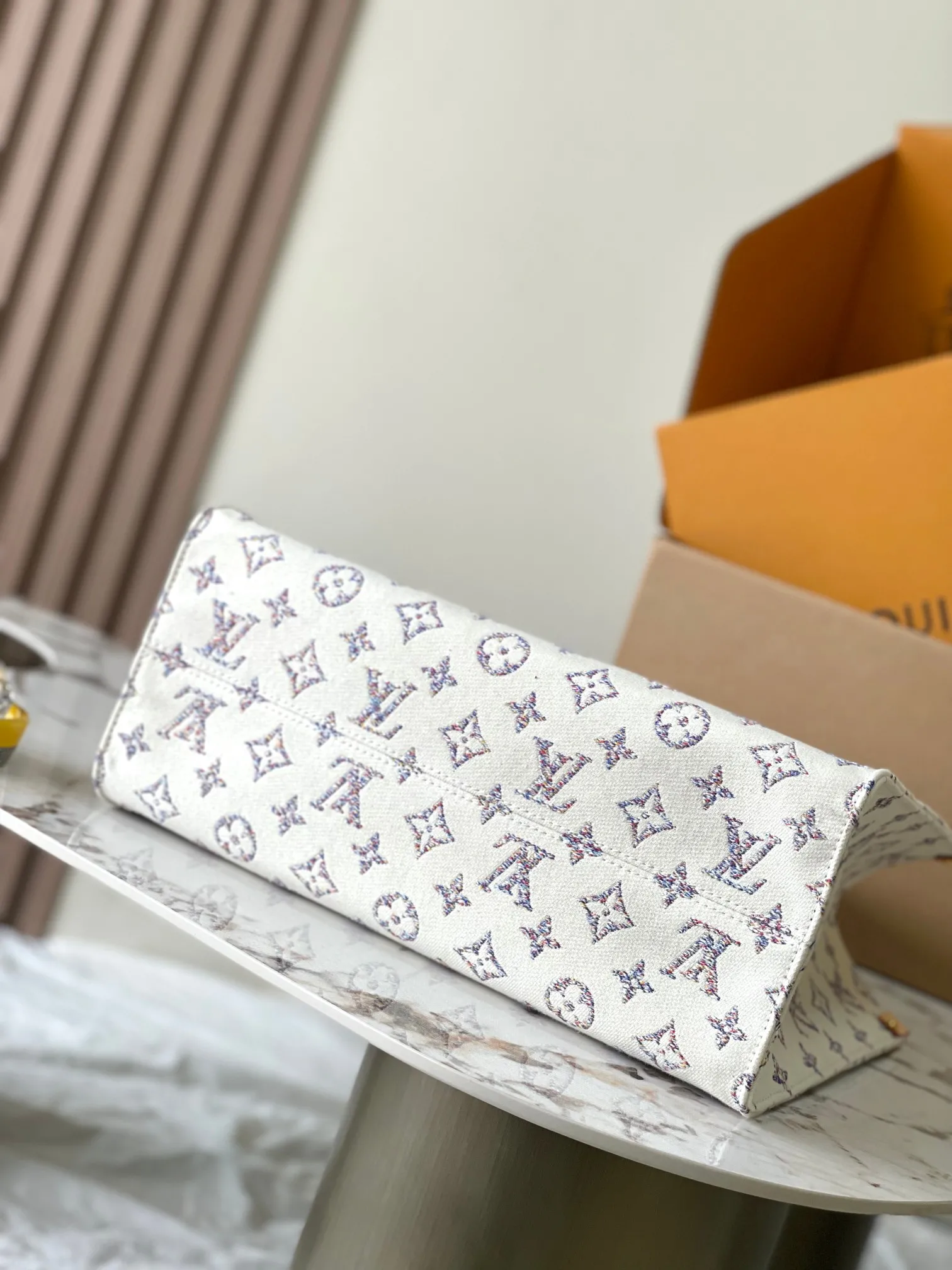 Louis Vuitton OnTheGo MM M24708 - 图片 6