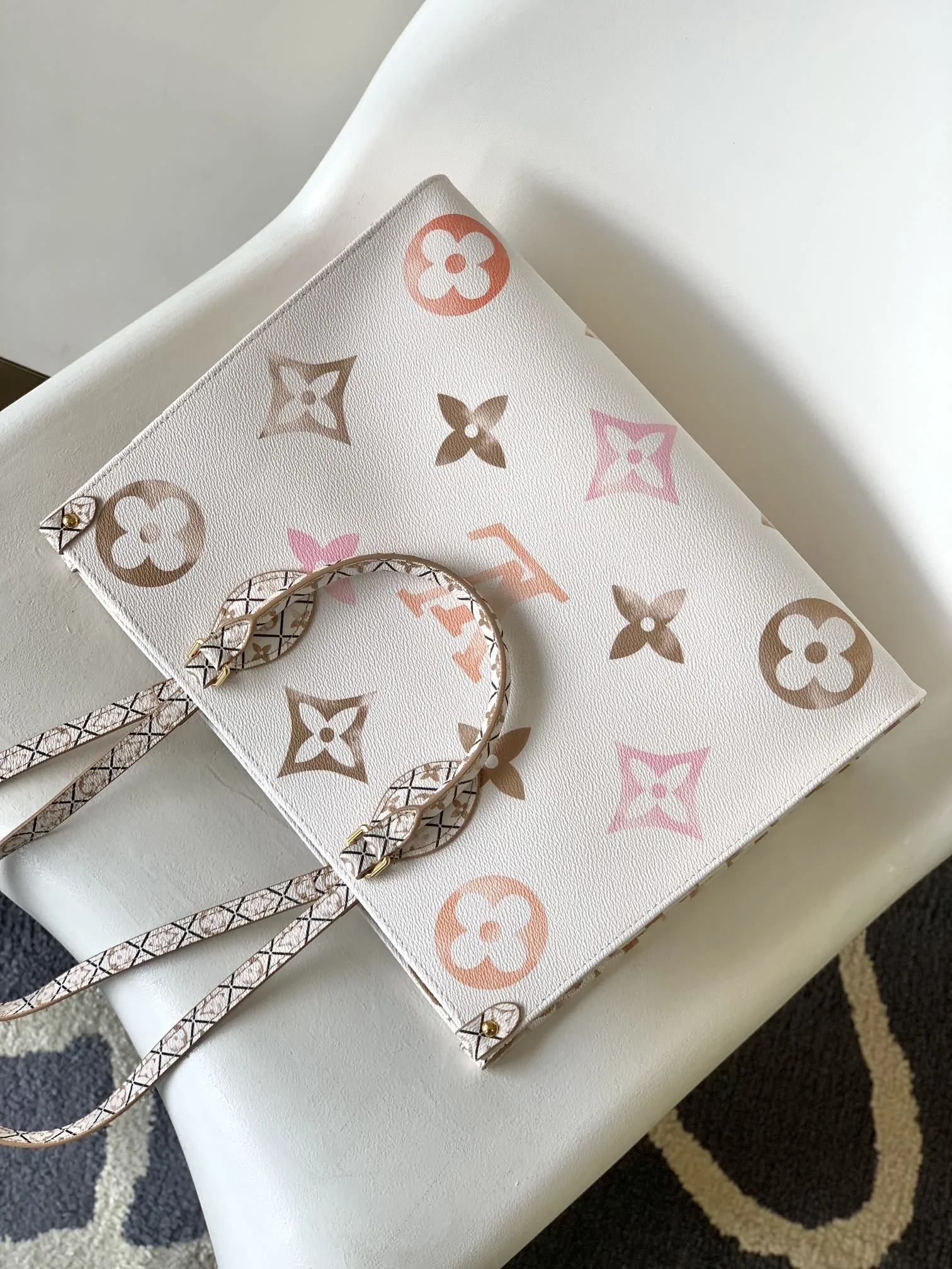 Louis Vuitton OnTheGo MM M22975 - 图片 8