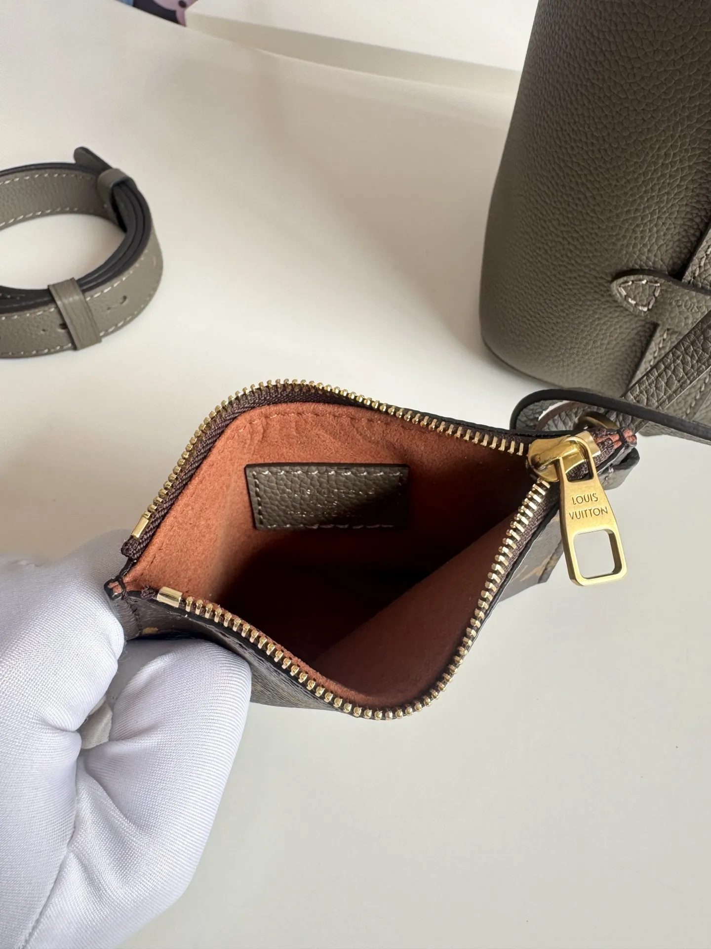 Alternative view of Louis Vuitton All In BB M25544