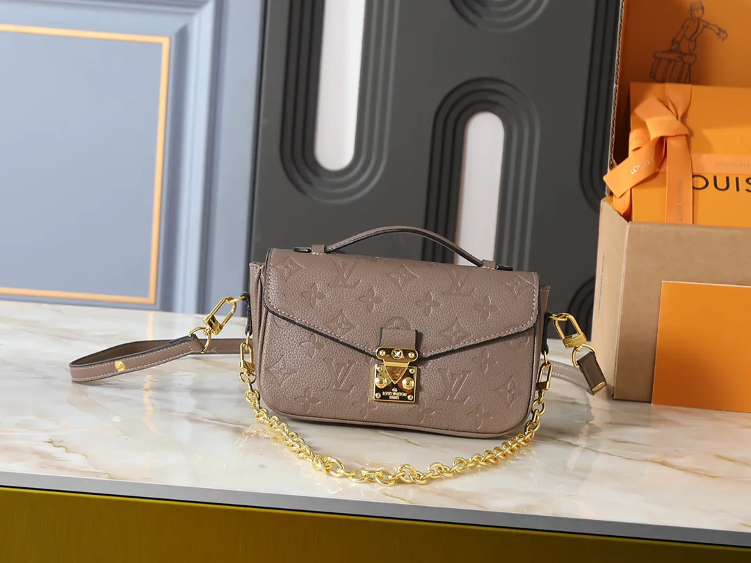 Alternative view of Louis Vuitton Pochette Metis East West M25910