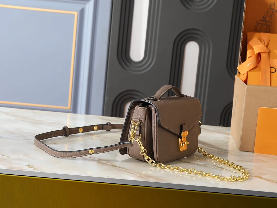 Louis Vuitton Pochette Metis East West M25910 - 图片 3