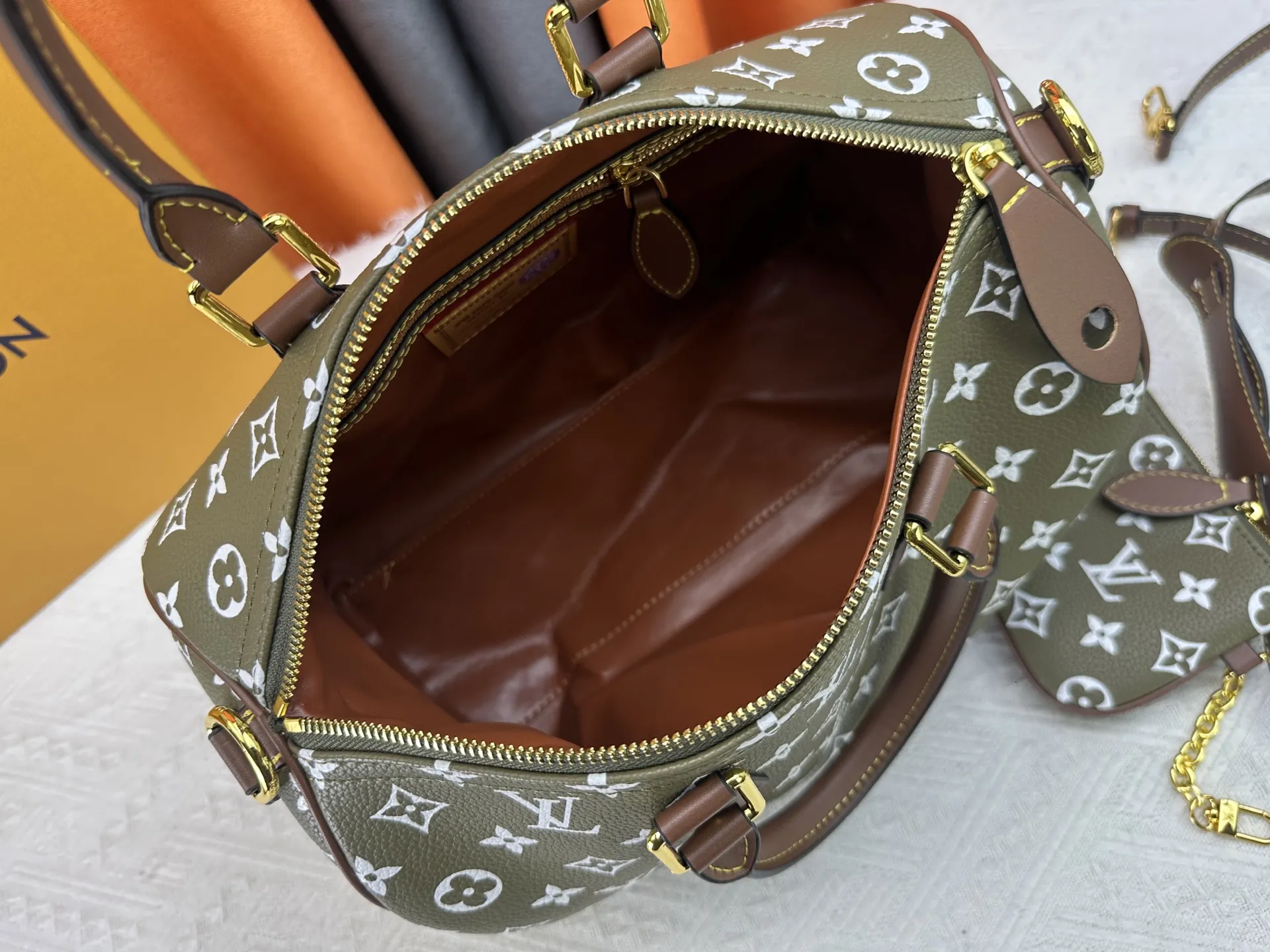 Alternative view of Louis Vuitton Speedy P9 Bandoulière 30 M15241