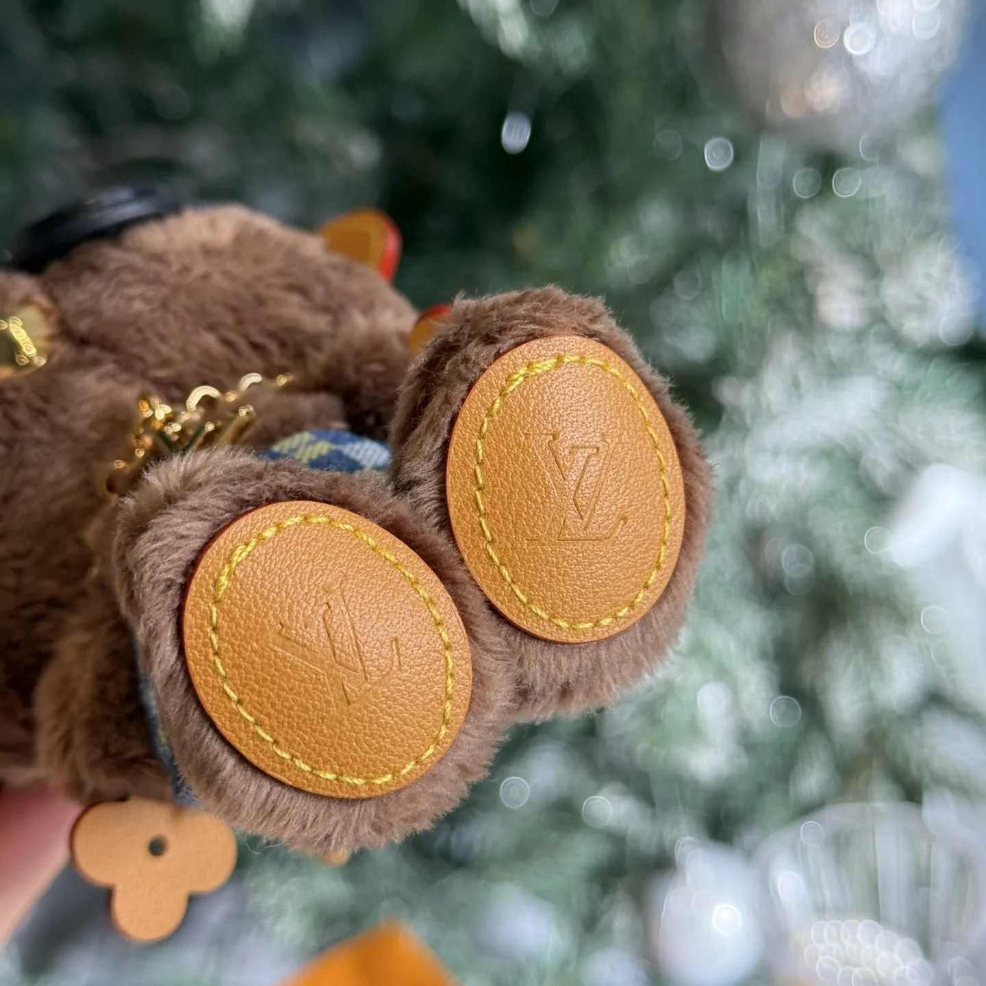 Louis Vuitton Louis Bear Bag Charm M03178 - Image 11