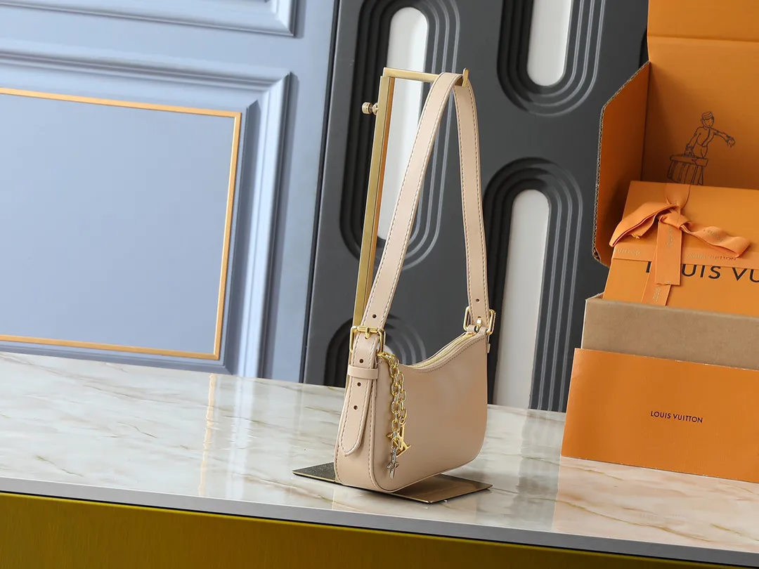 Alternative view of Louis Vuitton Pochette LV BLoom M25784