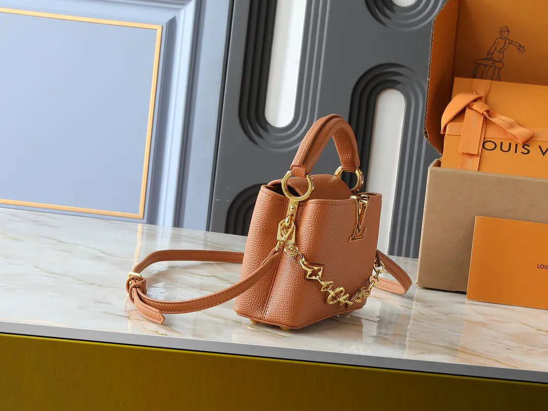 Louis Vuitton Capucines MM M14381 - Image 4