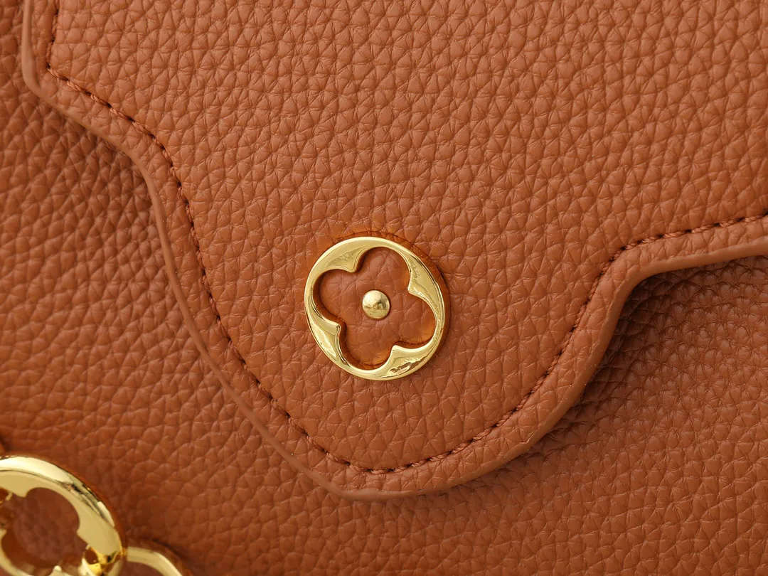 Louis Vuitton Capucines MM M14381 - Image 8