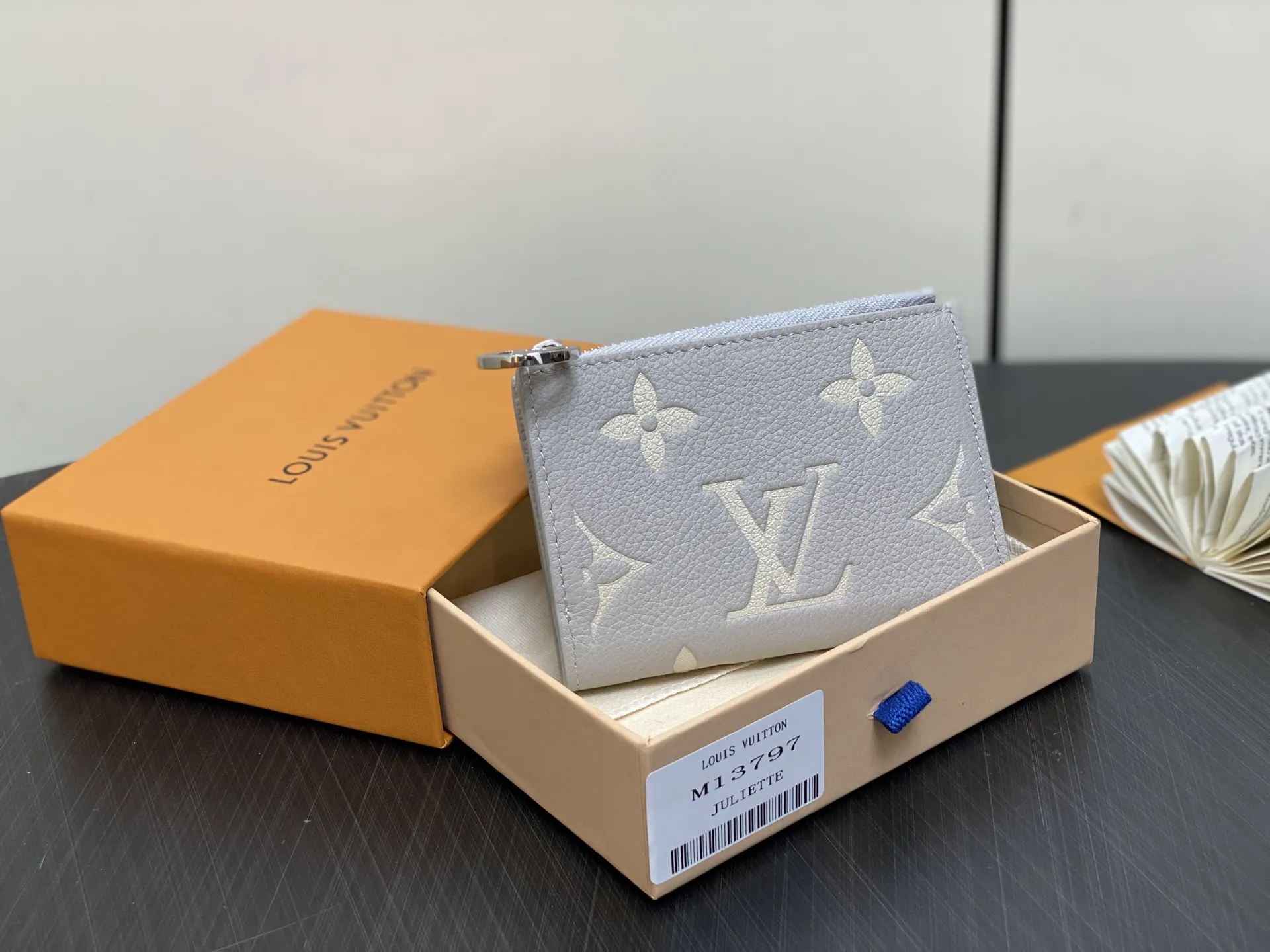 Louis Vuitton Lisa Wallet M13797 - 图片 3
