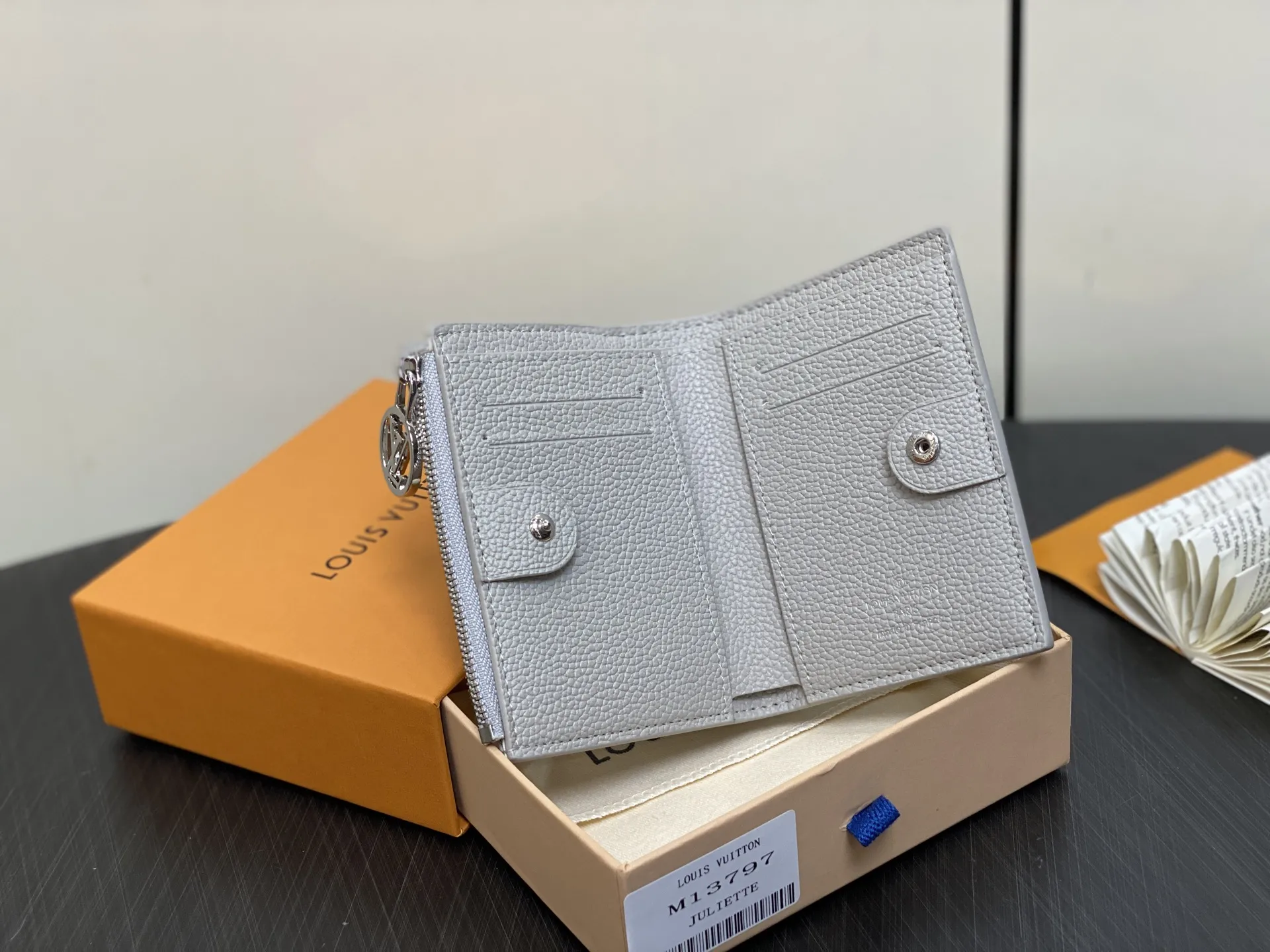 Louis Vuitton Lisa Wallet M13797 - 图片 9