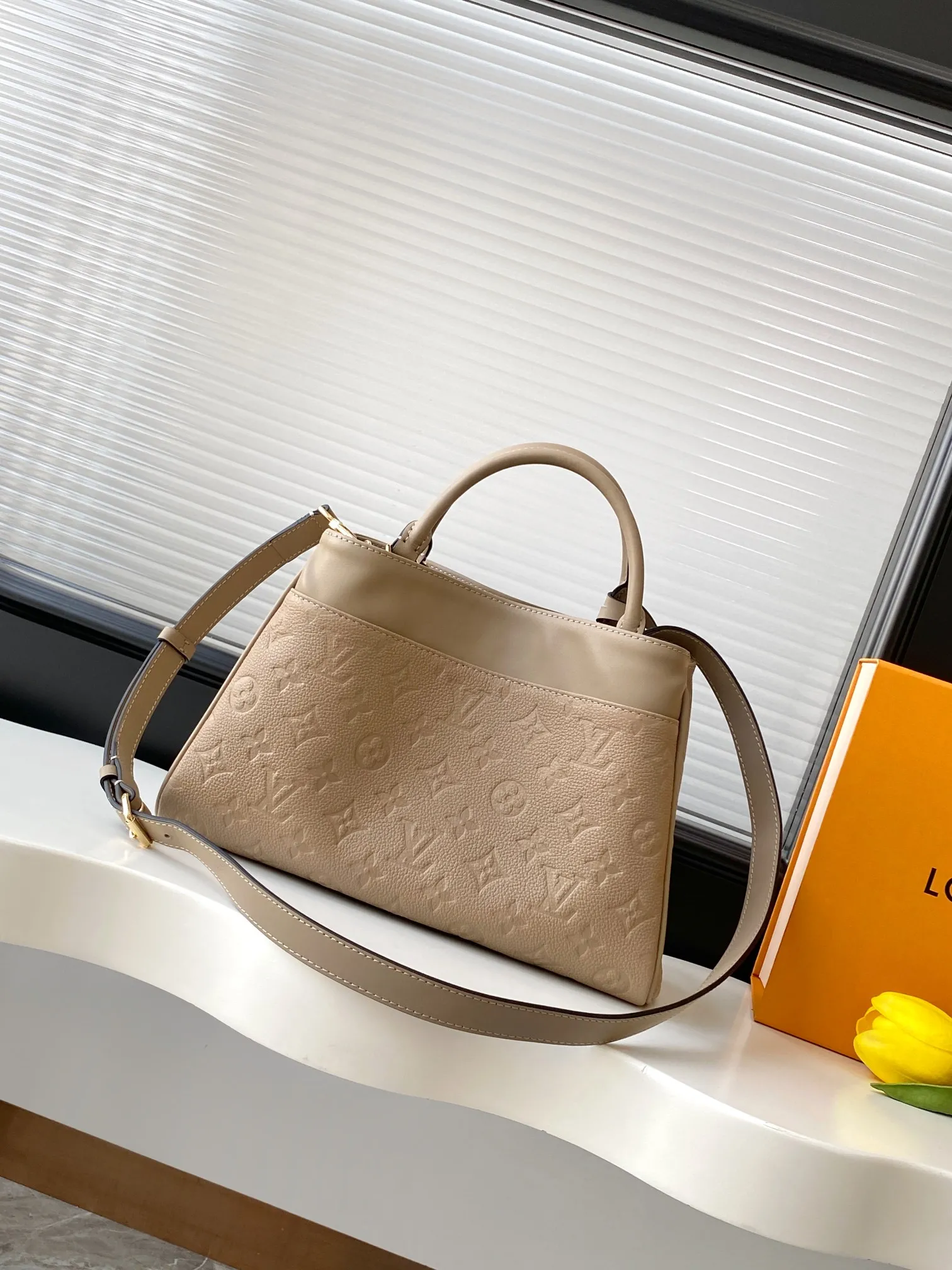 Louis Vuitton Avenue PM M15231 - Image 5